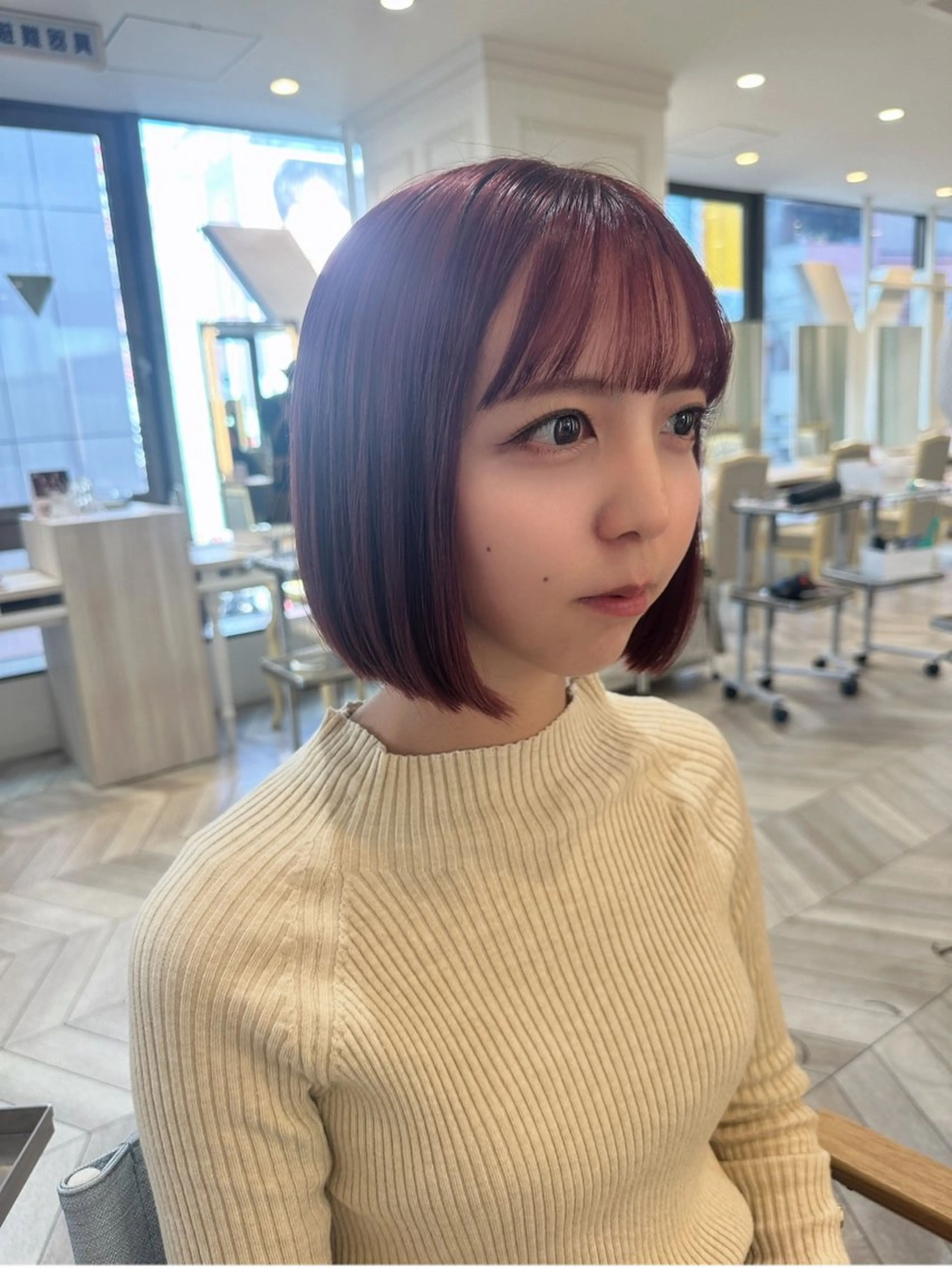 ショート ボブ カット ヘアカラー 小顔レイヤー/ ベージュ🤍Rieのヘアスタイル