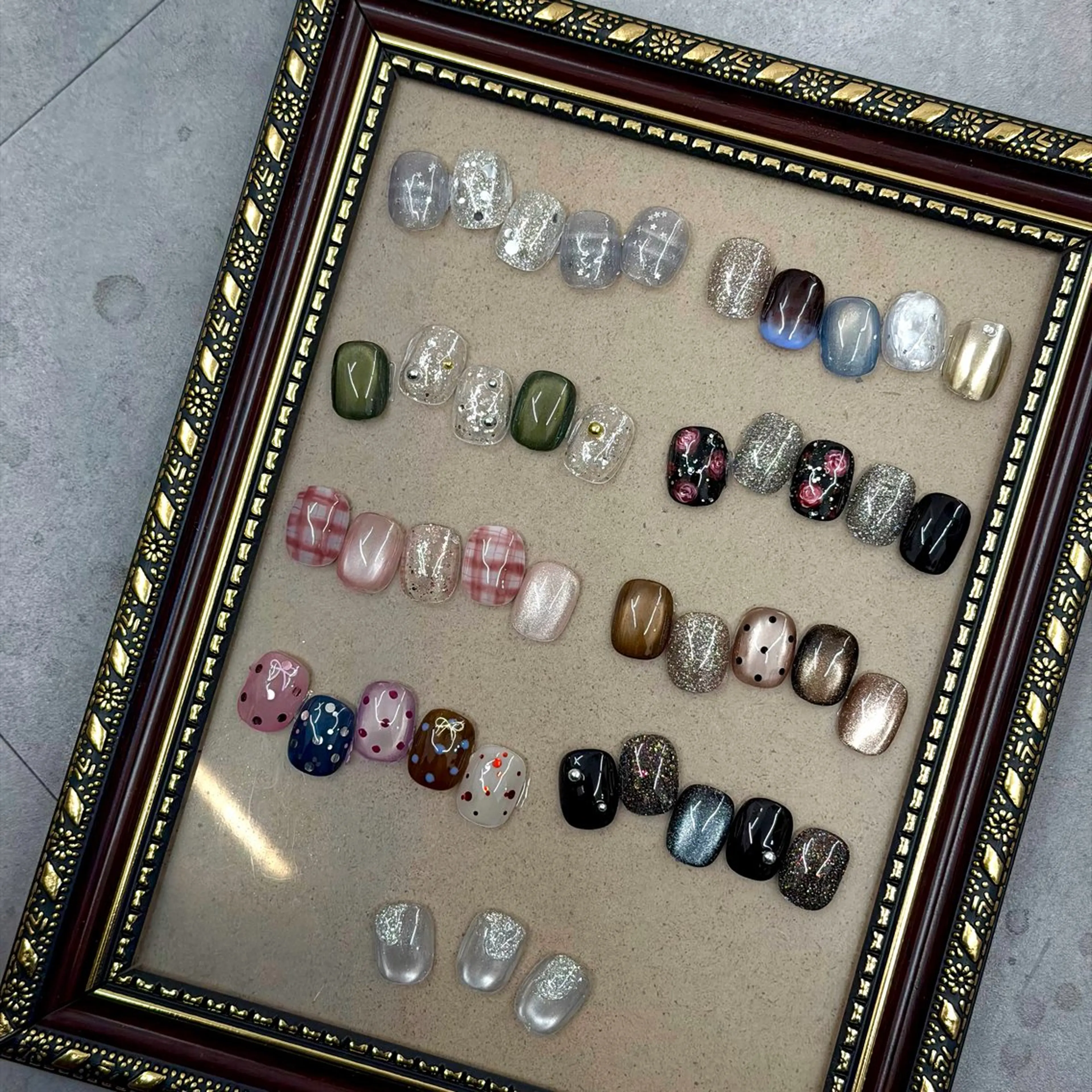 ネイル ドット ジェルネイル キラキラネイル マグネットネイル ニュアンスネイル ハンドネイル ハンドケア Bana_ Nailのネイルデザイン