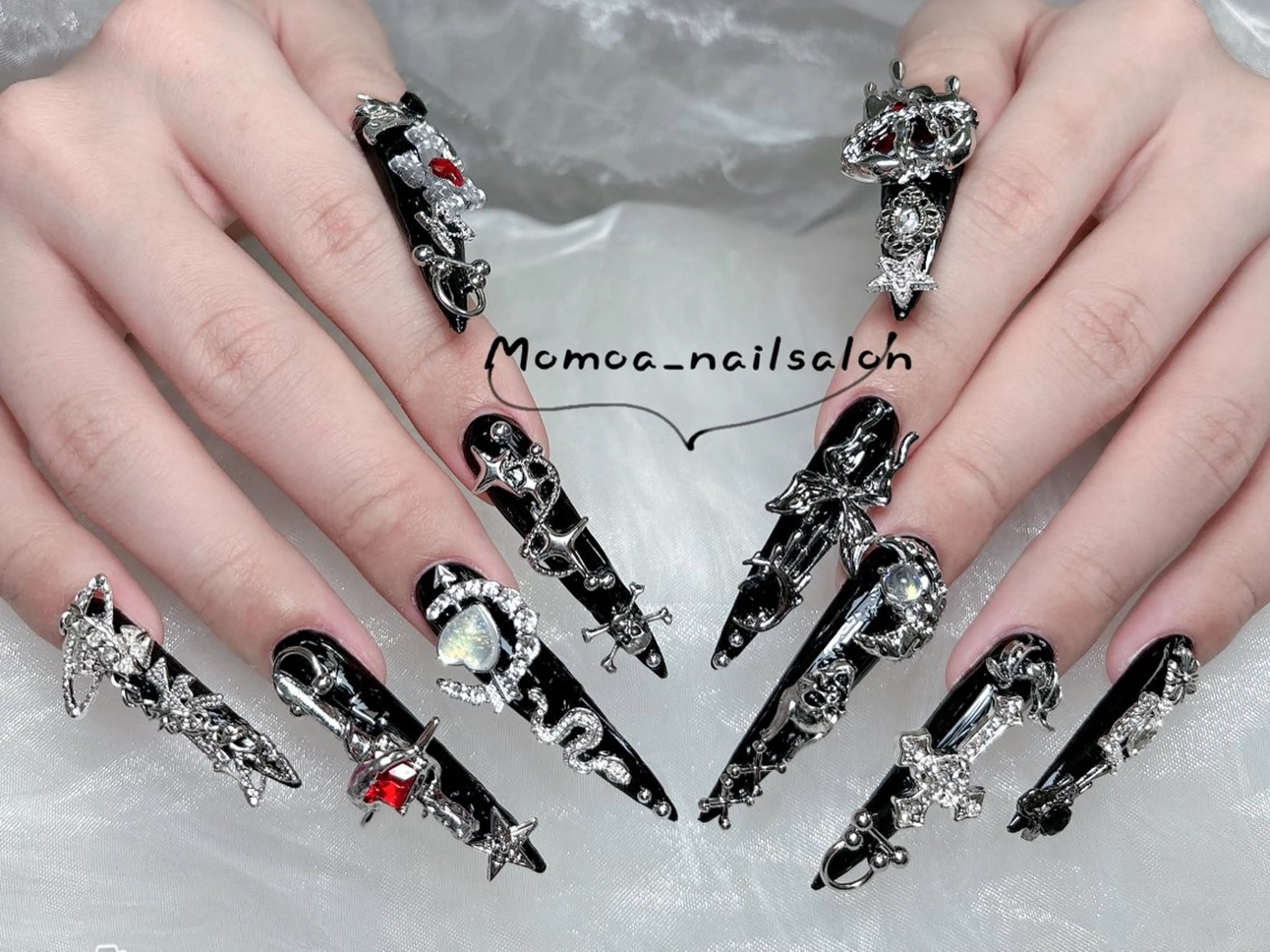 ネイル ハロウィン キラキラネイル 韓国ネイル スカルプネイル ハンドネイル MoMoA Nail ネイル長さ出し専門店のネイルデザイン