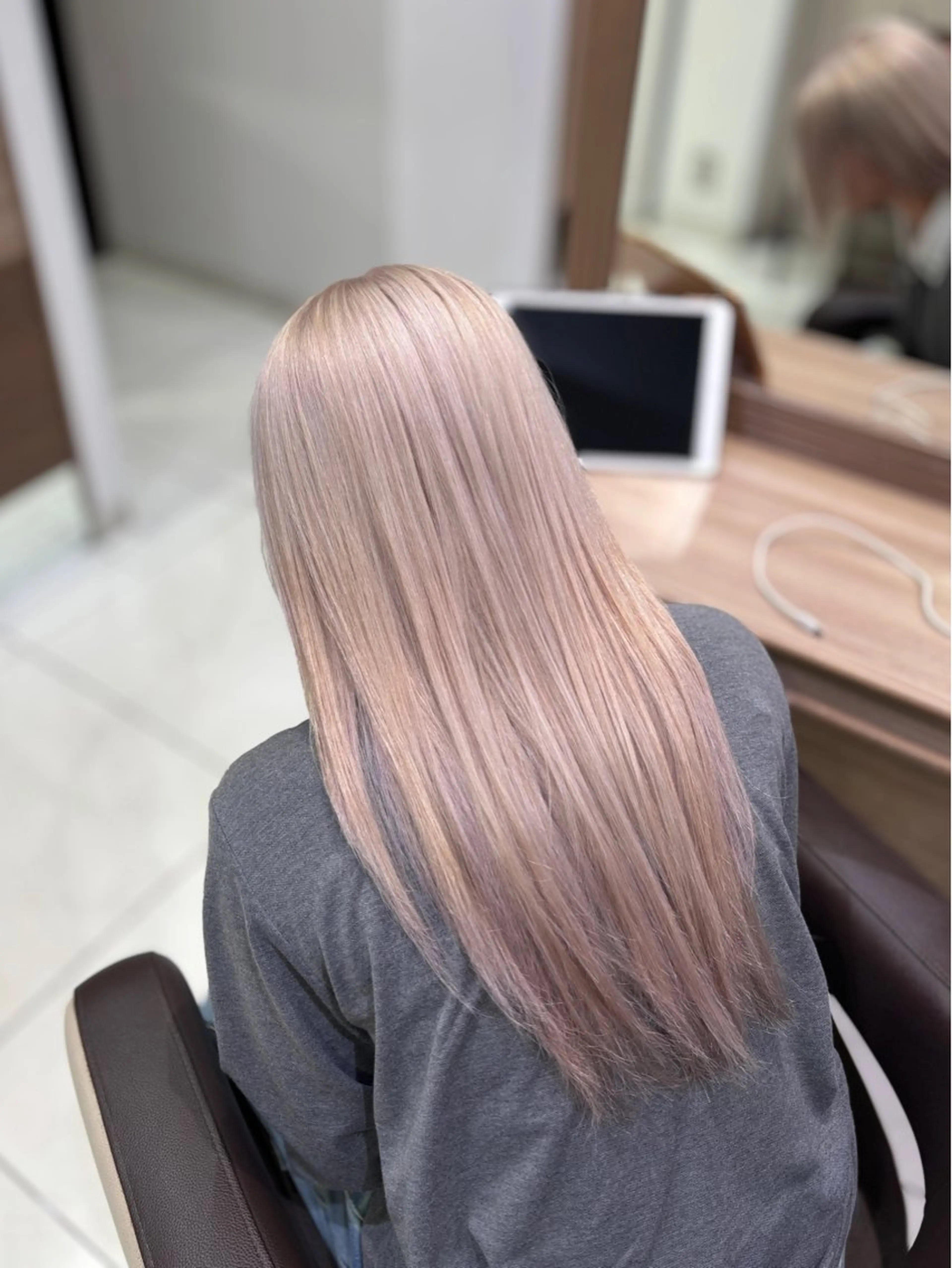 セミロング ヘアカラー miyu.カラー モデル様募集中🎀♡のヘアスタイル