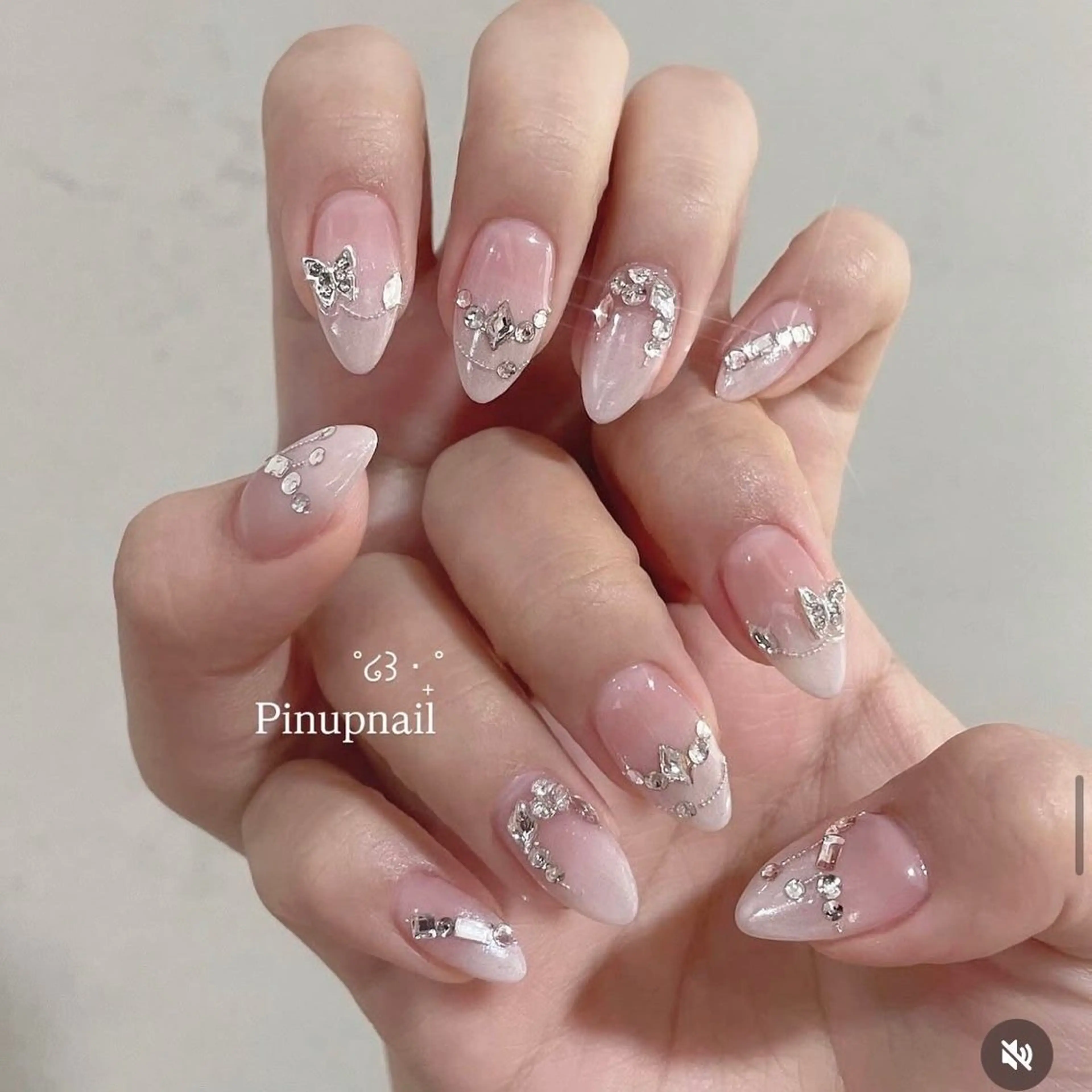 ネイル グラデーション ラメ(グリッター) マグネットネイル ミラーネイル ニュアンスネイル ハンドネイル Lumi de nailsのネイルデザイン