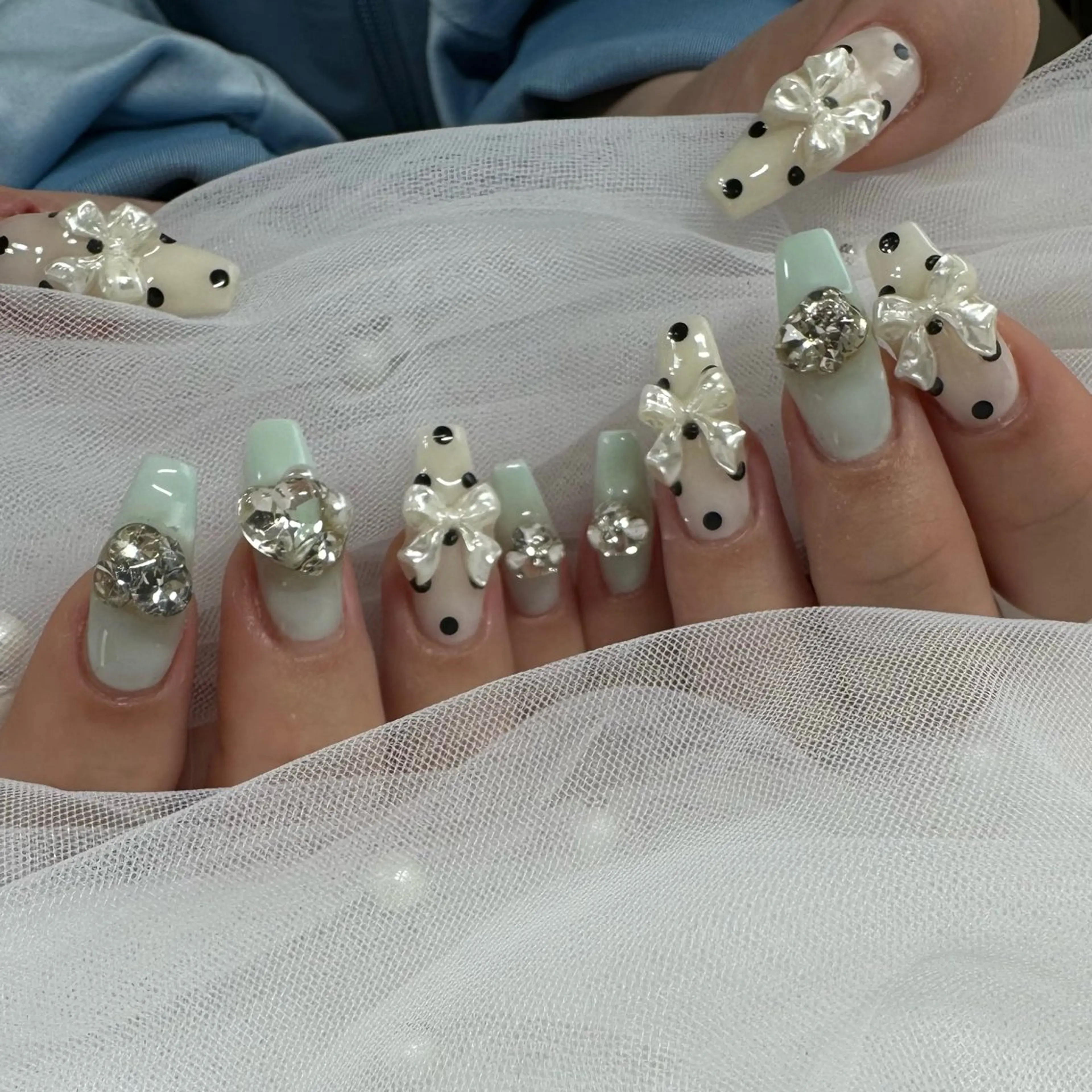 ネイル リボン 東 千夏のネイルデザイン