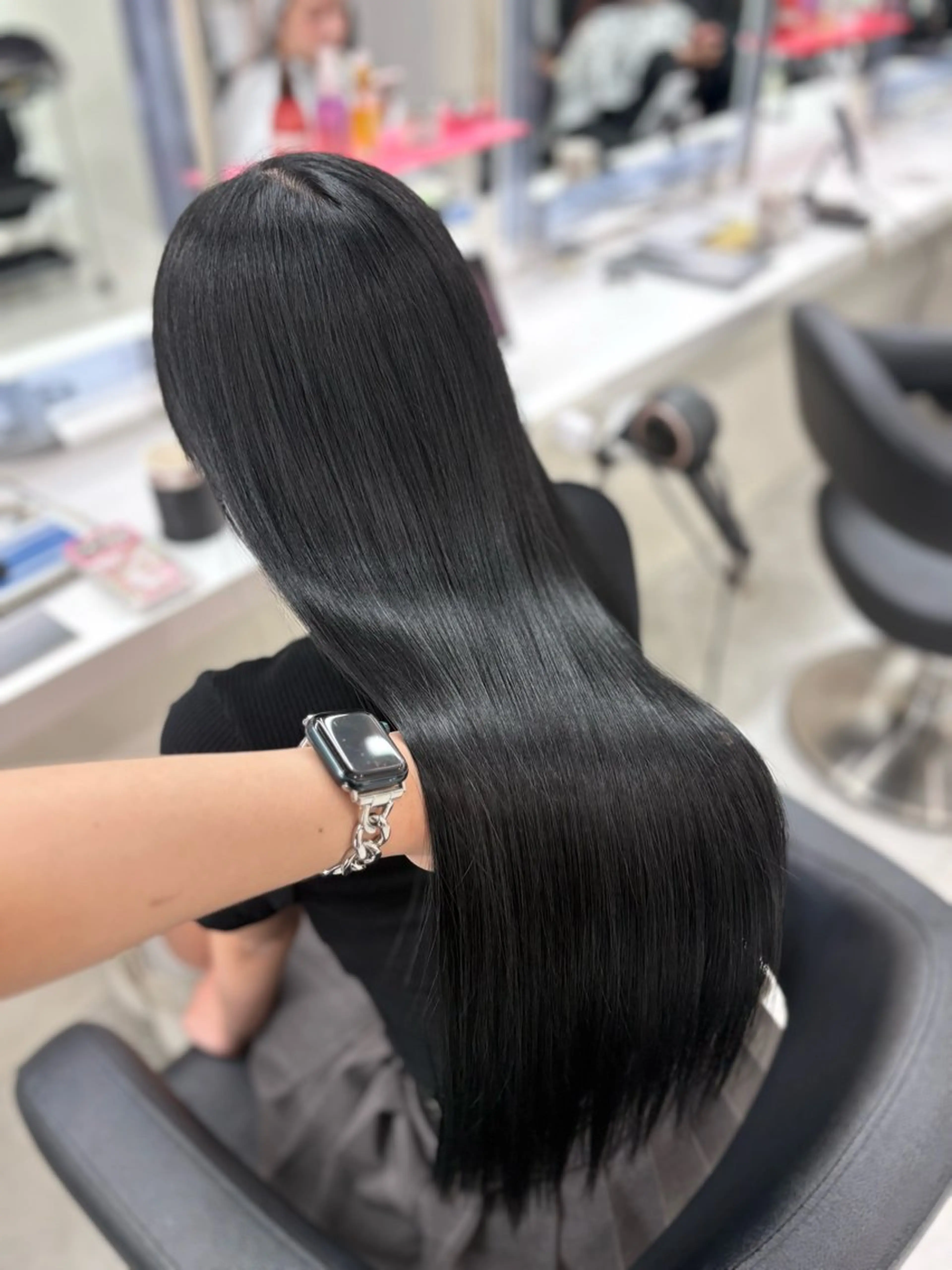 ロング ヘアアレンジ カット ヘアカラー 縮毛矯正 🎀RIN🎀 縮毛矯正🩶暗髪のヘアスタイル