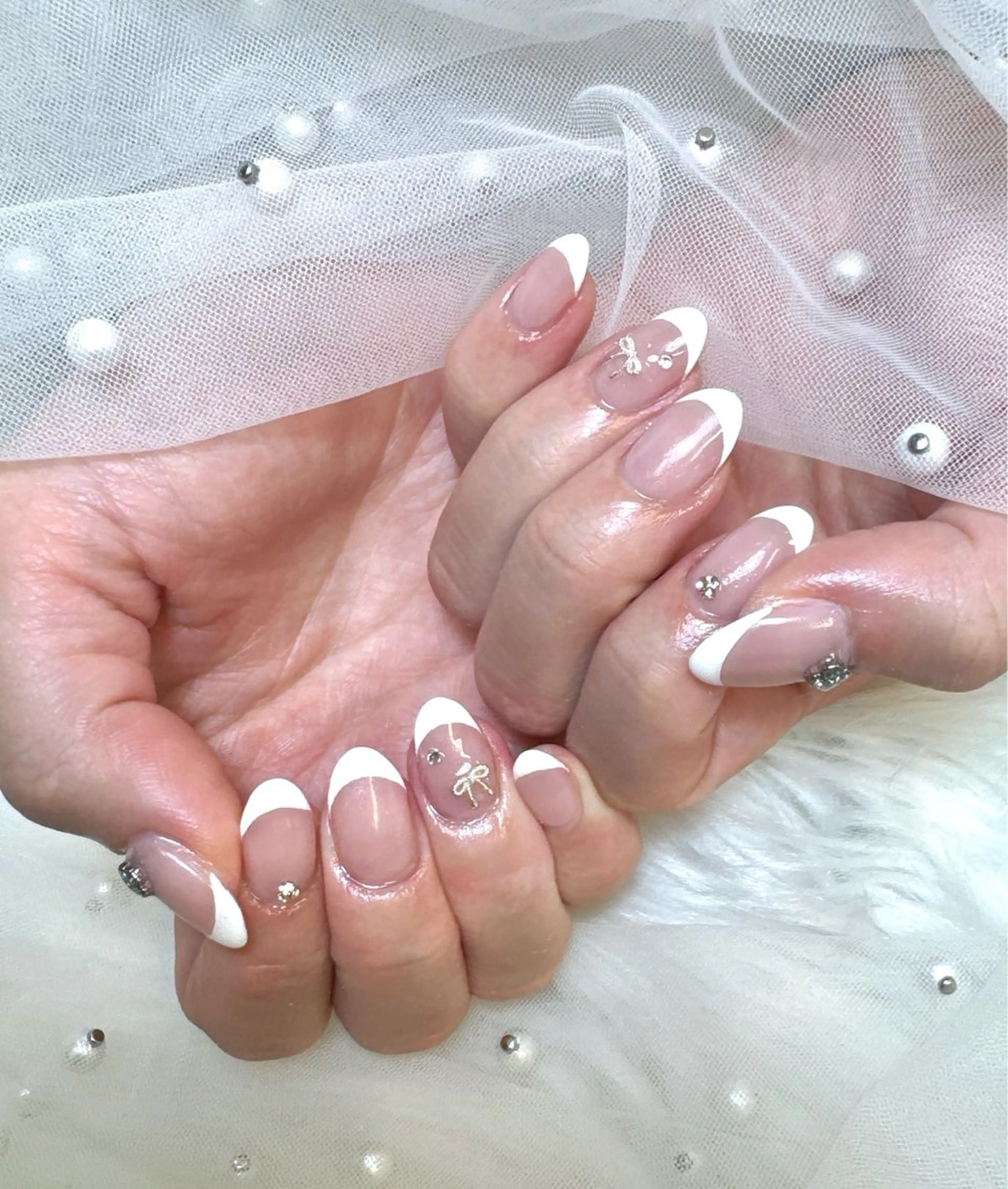 ネイル 成人式 フレンチネイル ジェルネイル ガラスフレンチ キラキラネイル ハンドネイル Queeens nailのネイルデザイン
