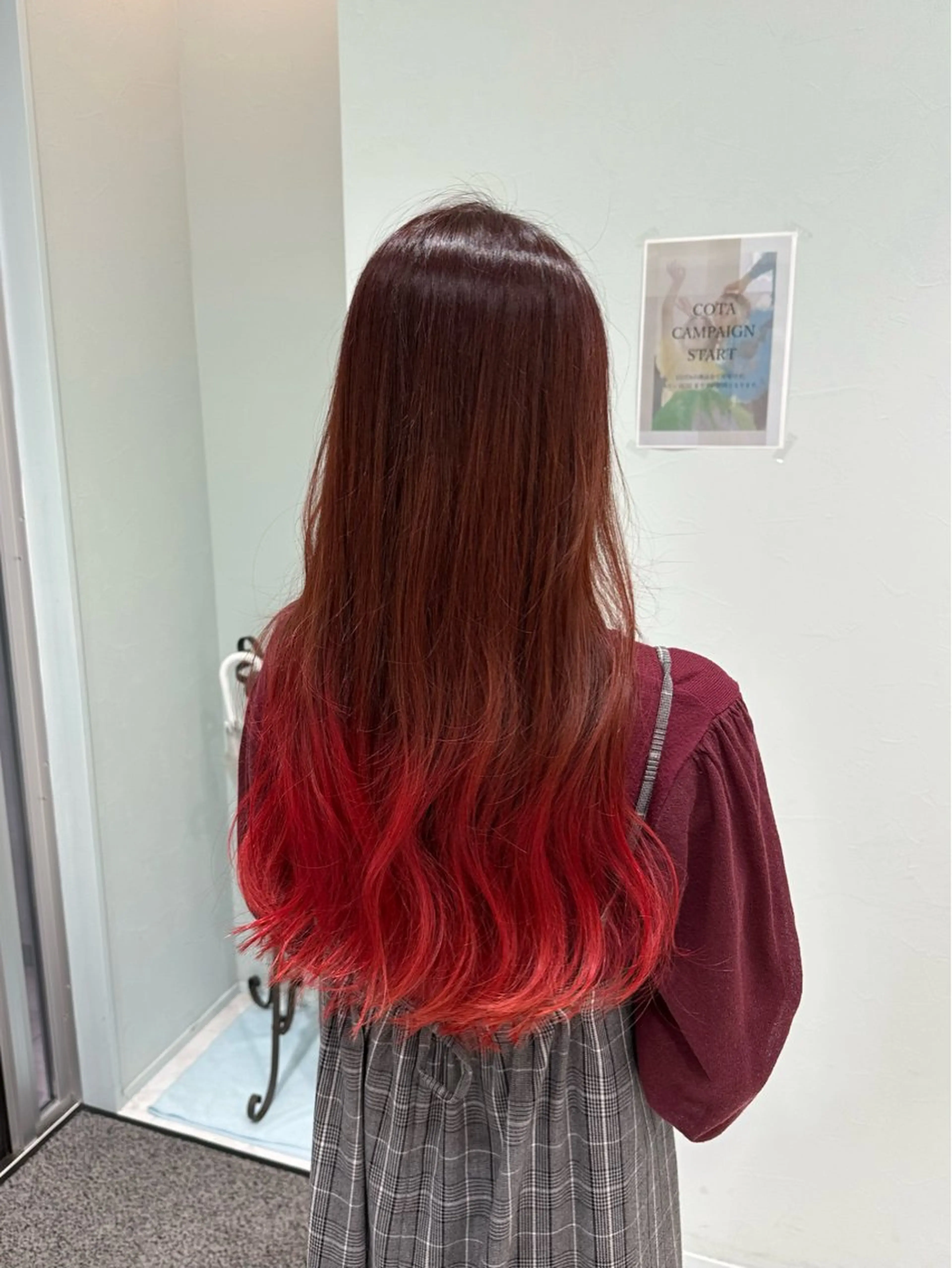 ロング カラー グラデーションカラー ロング ヘアカラー トリートメント 中川 茜里のヘアスタイル