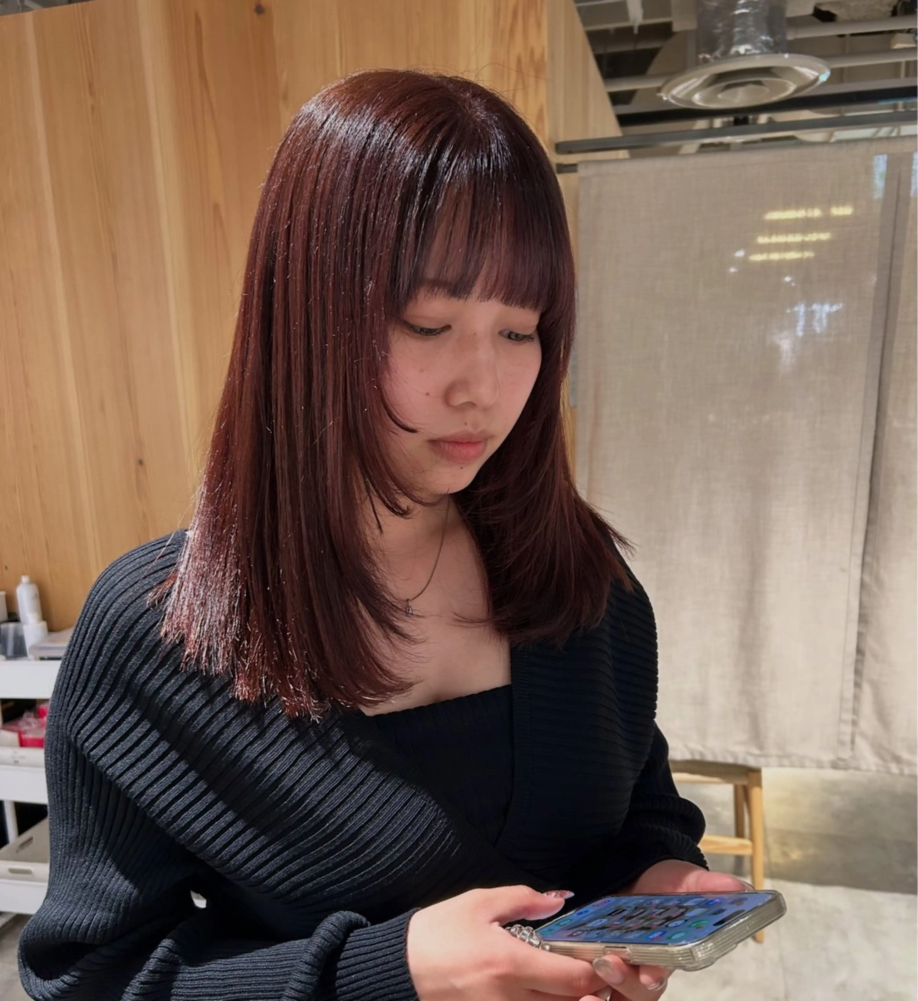 セミロング カラー ボルドーカラー レイヤーカット カット ヘアカラー トリートメント ヘッドスパ GO TODAY SHAIRE SALON 渋谷モディ所属・スキバサミを使わない カット🌼唯🌼のヘアスタイル
