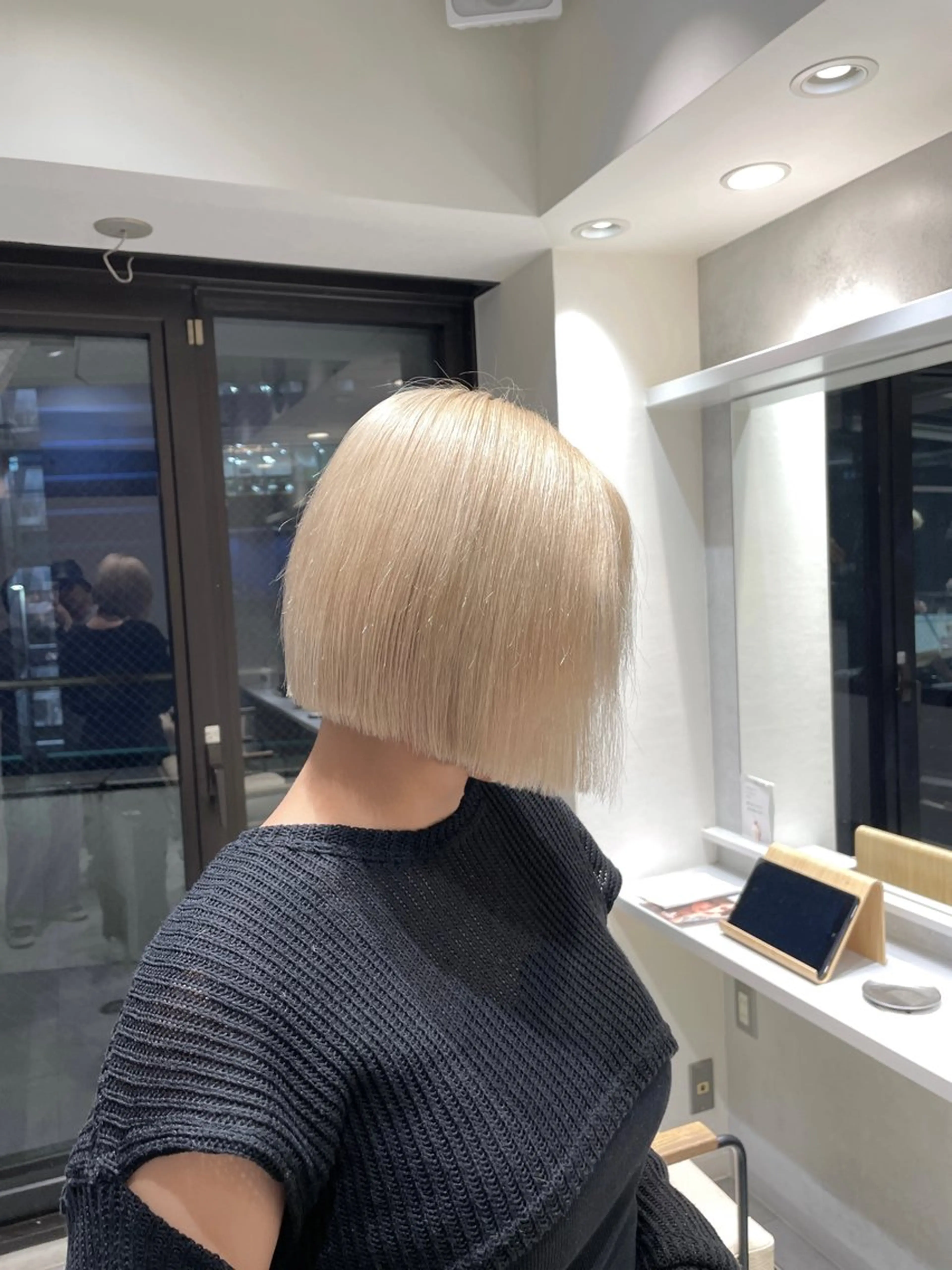 ショート カラー ブリーチ 抜きっぱなしブロンド ブロンド ヘアカラー トリートメント fuka/梅田/ ミルクティーベージュのヘアスタイル