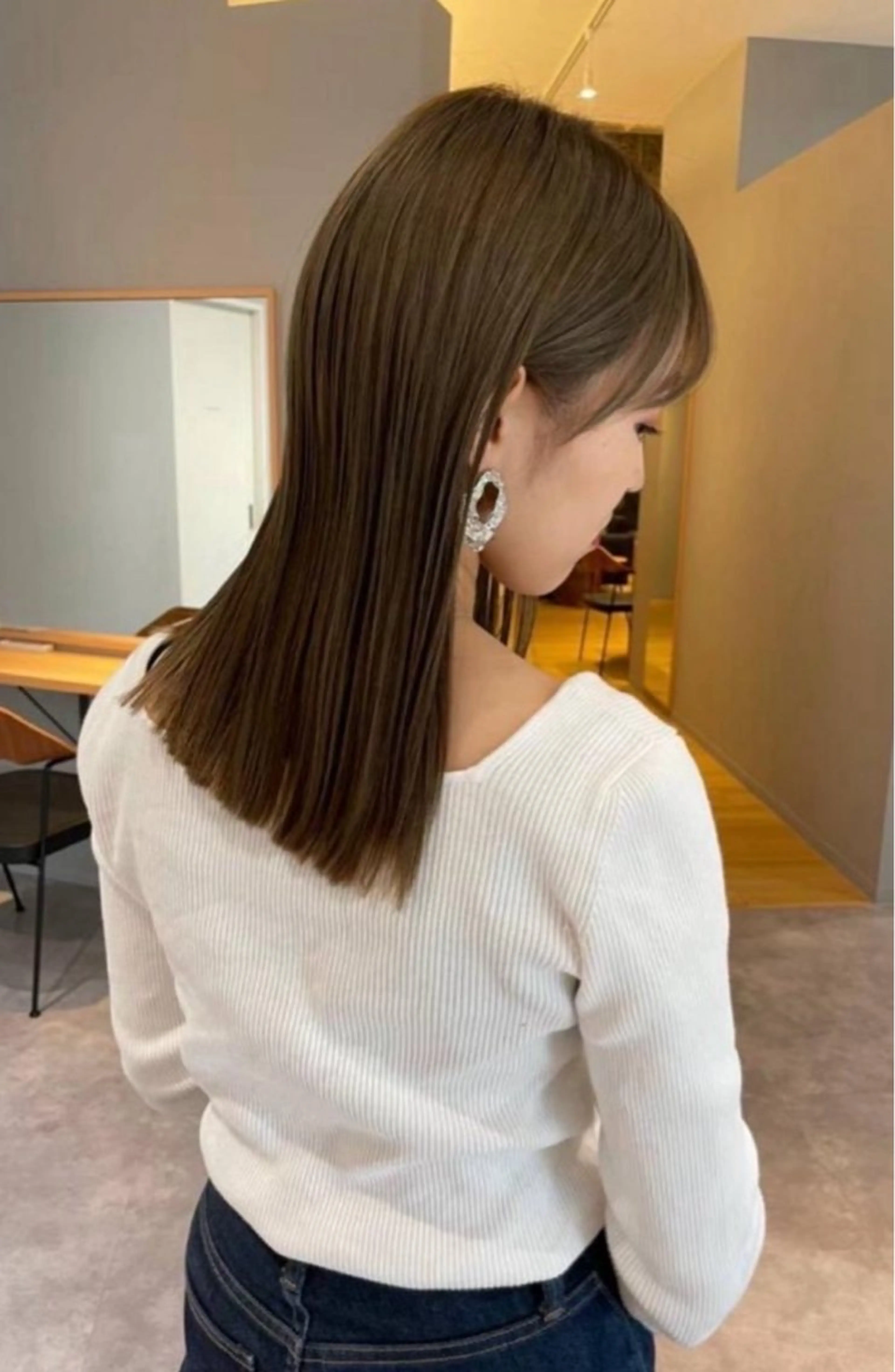 セミロング カラー 林 美佑のヘアスタイル