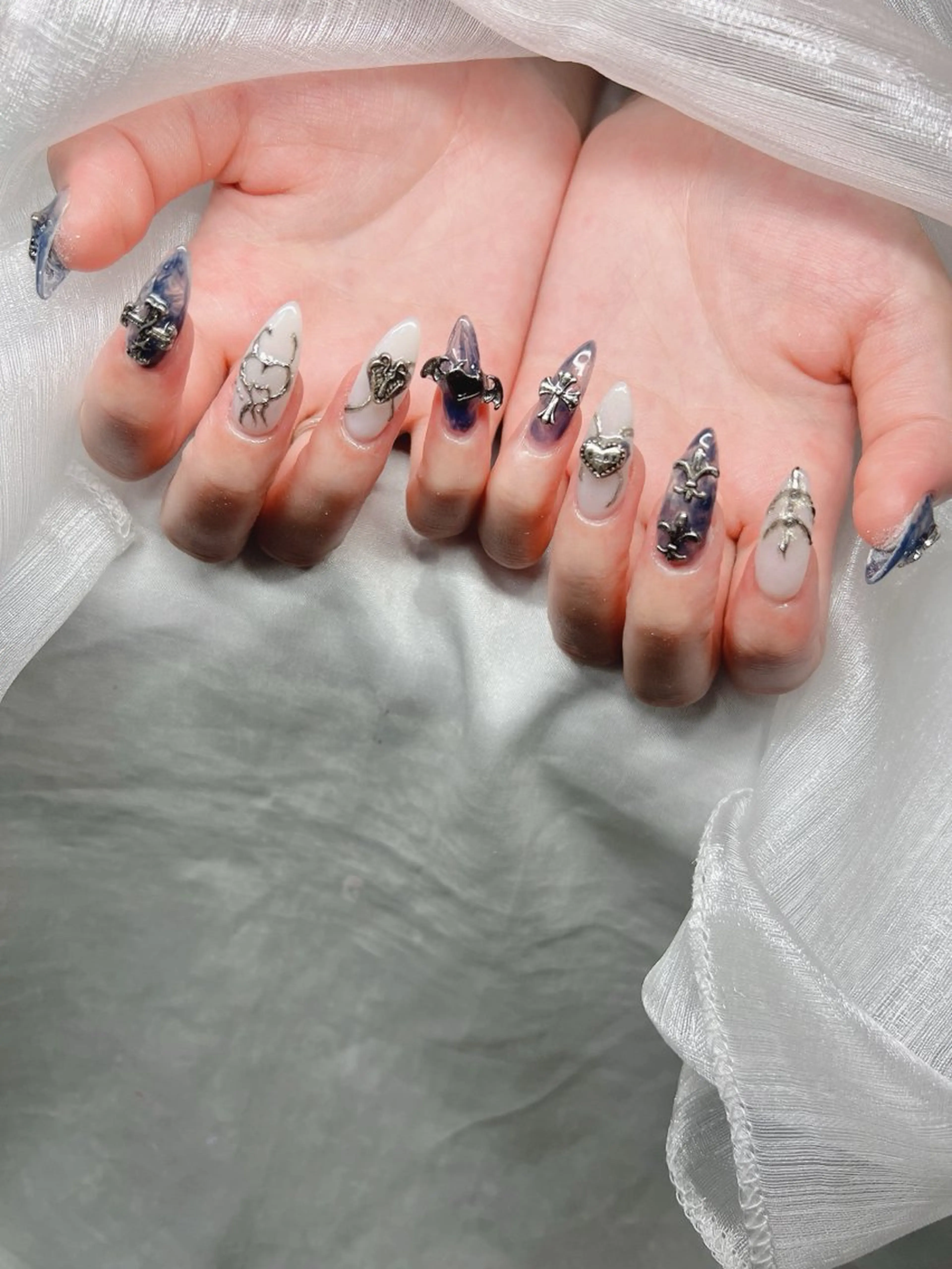 ネイル 長さ出し グラデーション 卒業式 キラキラネイル マグネットネイル ハンドネイル Lee Nailsのネイルデザイン