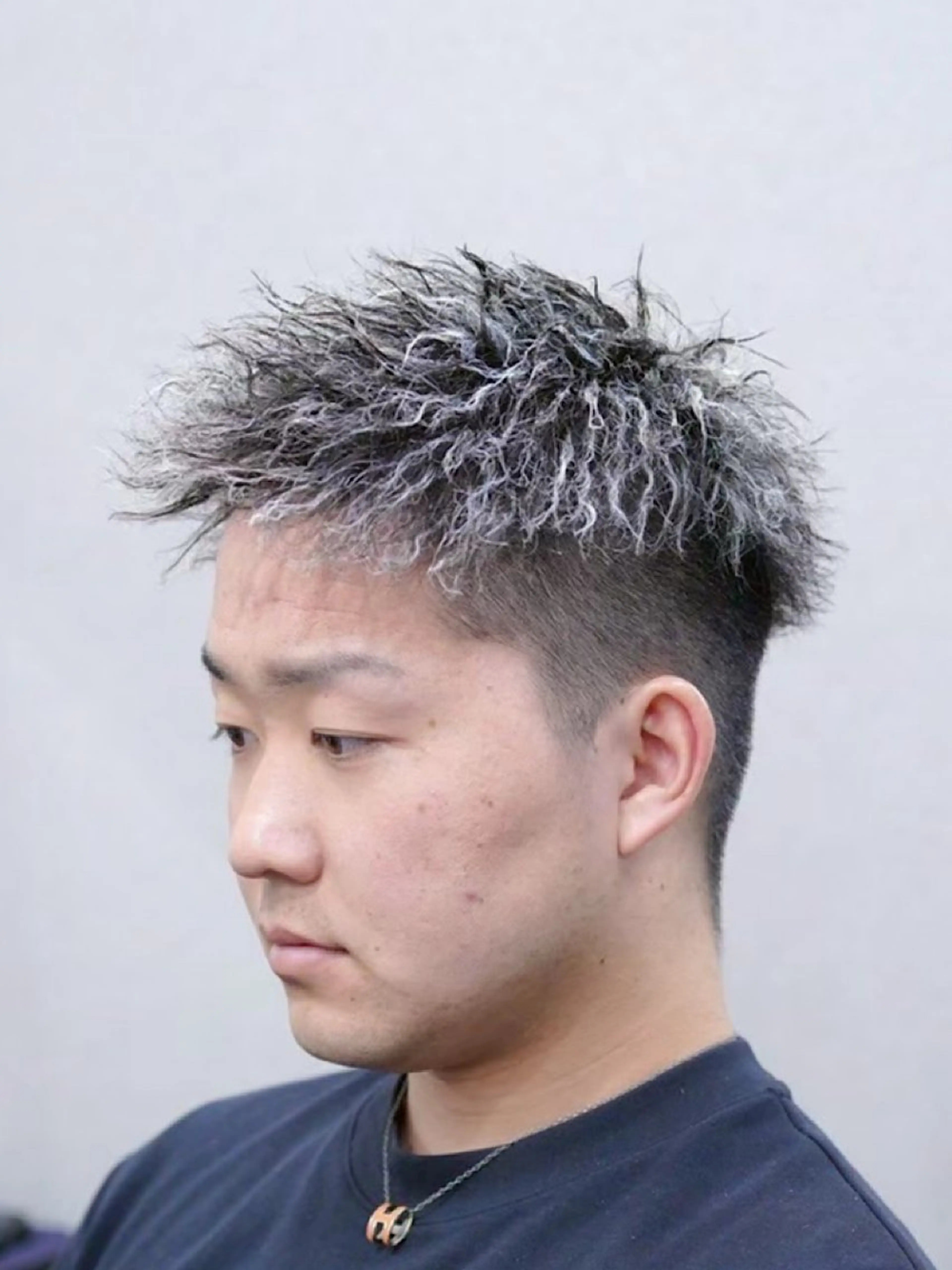 ショート パーマ メンズ フェードカット メンズハイライト メンズメッシュ メンズパーマ スペインカール SLASHメンズ専門 山口孔聖のヘアスタイル