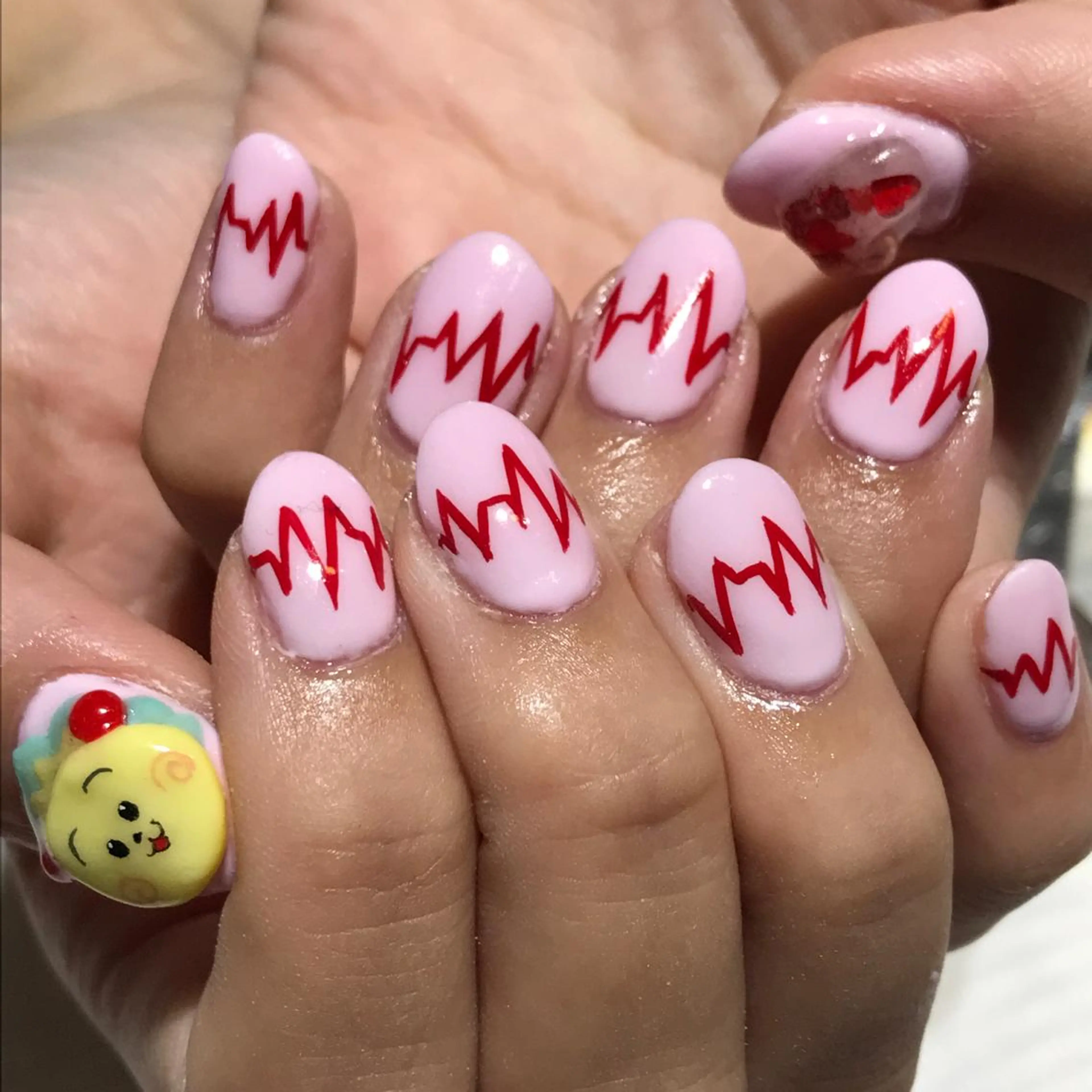ネイル ジェルネイル ハート ホログラムネイル ラメ(グリッター) YUN 💅のネイルデザイン
