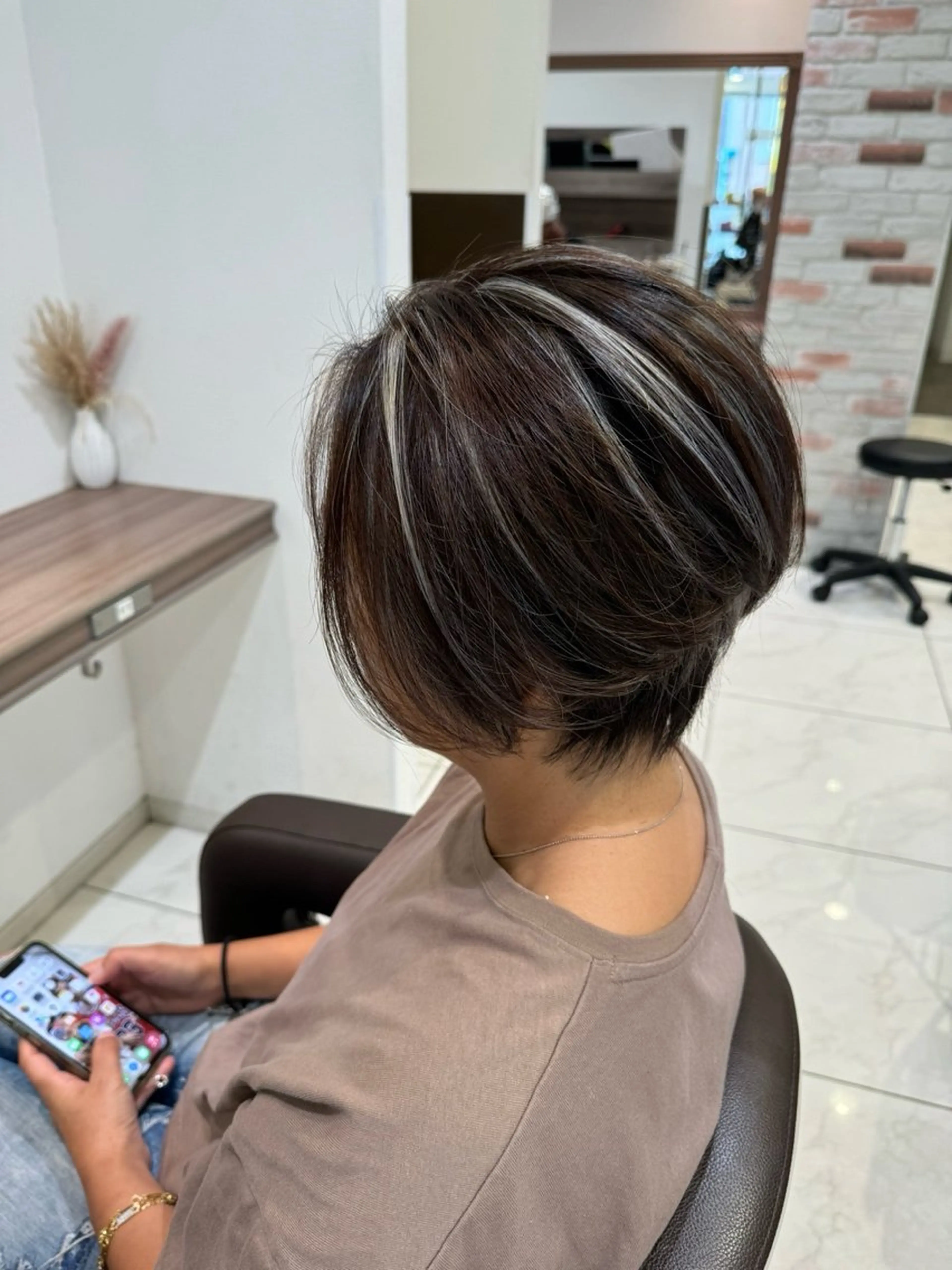 ショート カラー ハイライトカラー ハイライト カット ヘアカラー ✨白髪ぼかし脱白髪/ 山口智弘✨のヘアスタイル