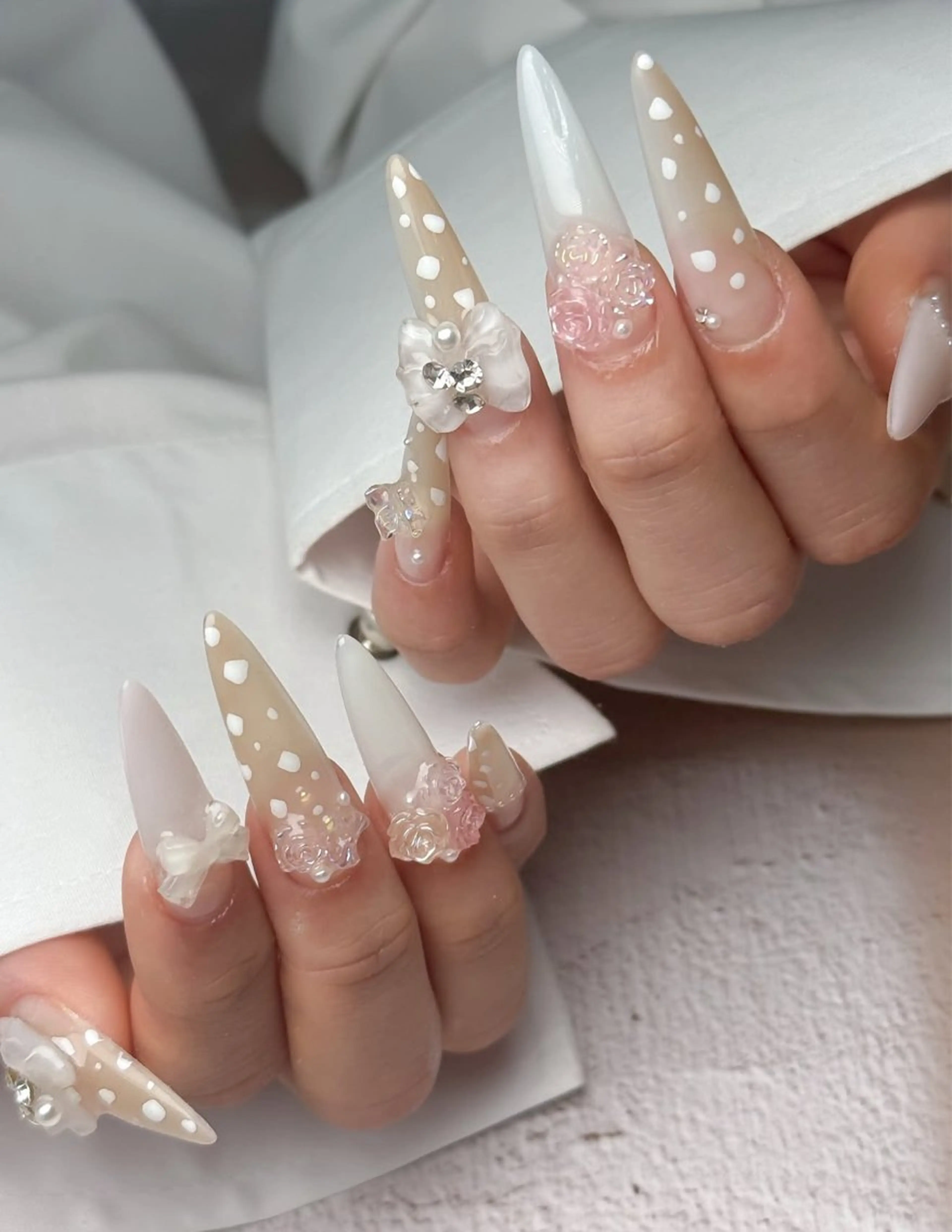 ネイル キラキラネイル マグネットネイル ぷっくりネイル 春ネイル ワンホンネイル ハンドネイル Lyna 池袋のネイルデザイン