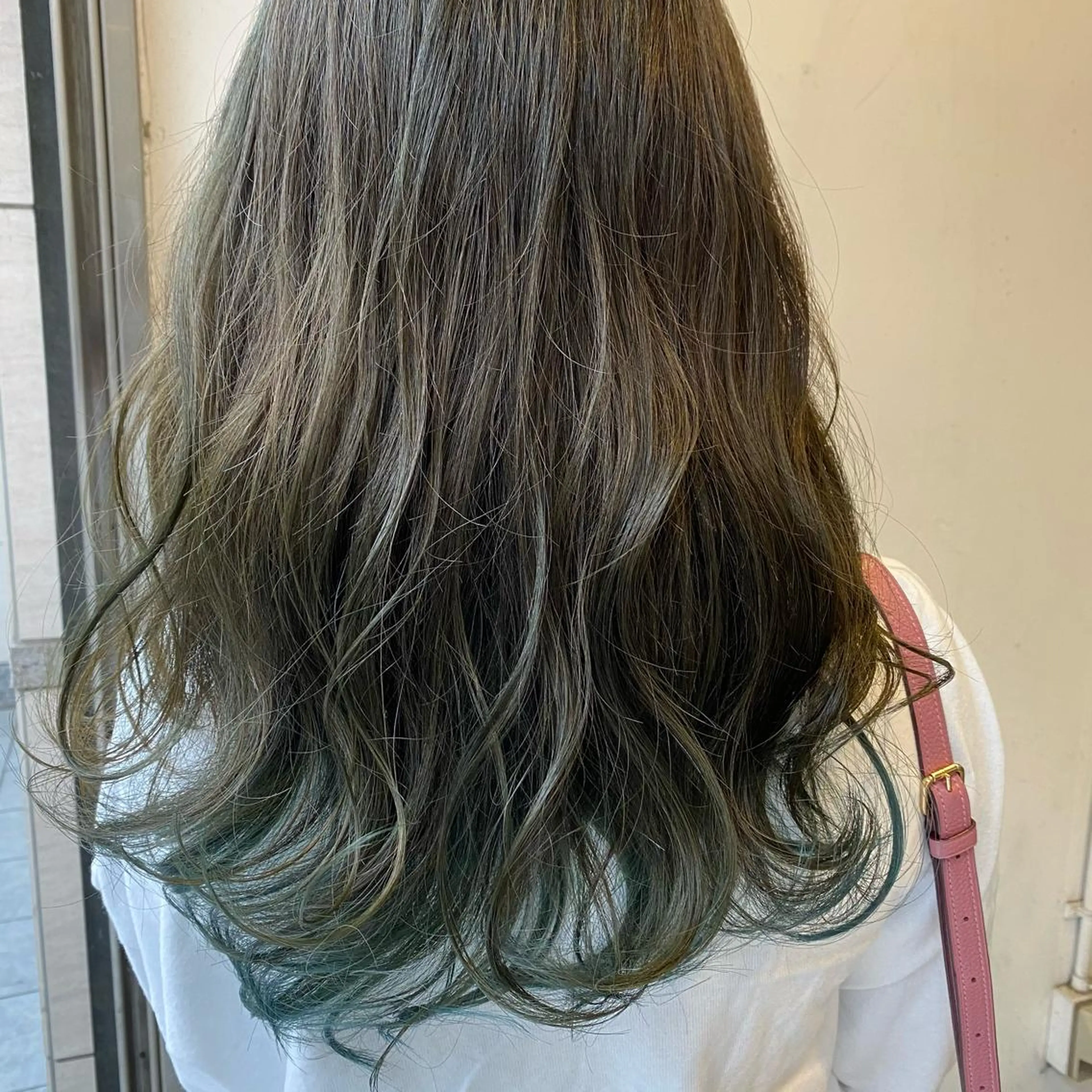セミロング カラー アッシュ 💚 nao💚のヘアスタイル