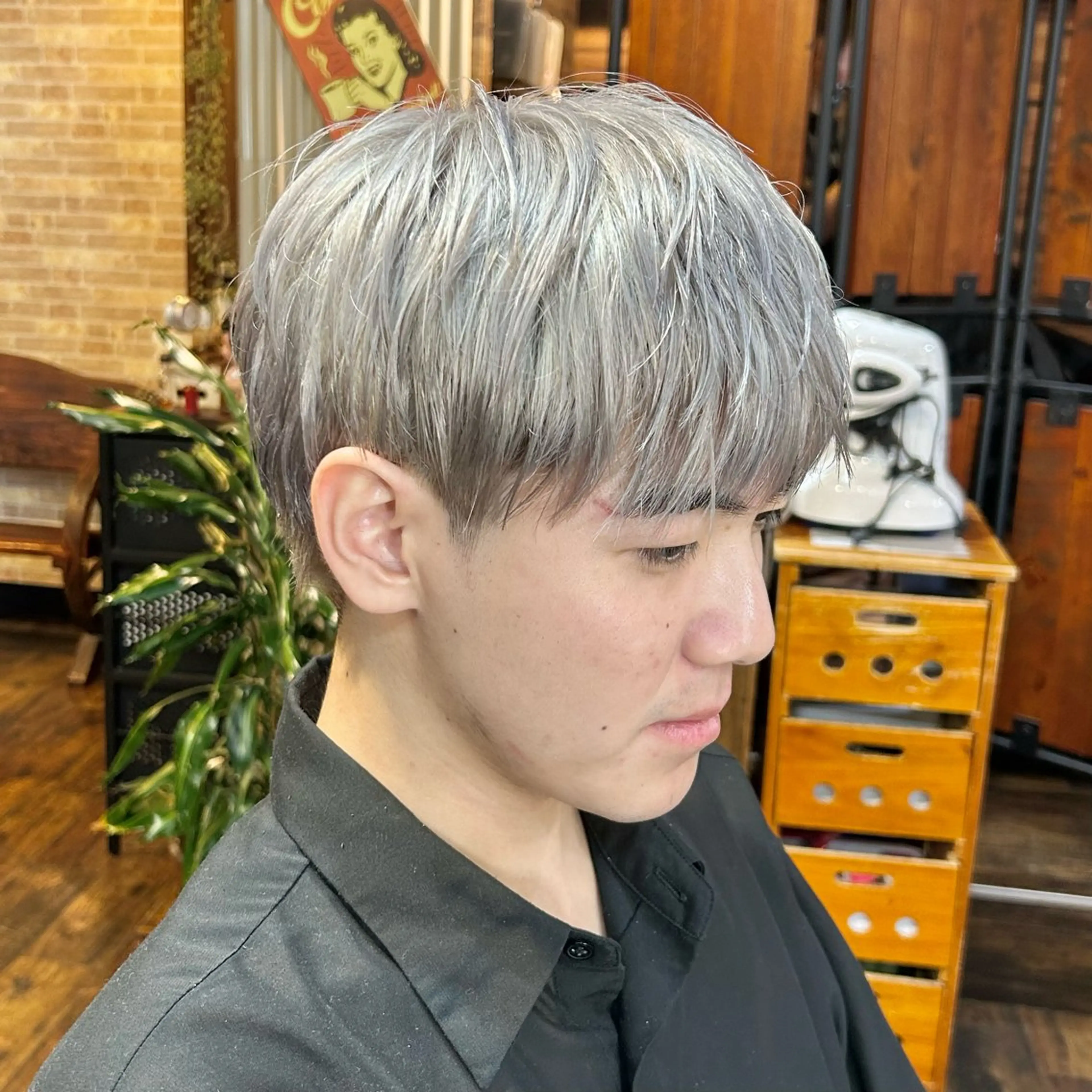 ショート カラー メンズ メンズブリーチ ブリーチ シルバー ツイスパ/メンズ特化 🦋𝑺𝑶𝑵𝑬のヘアスタイル