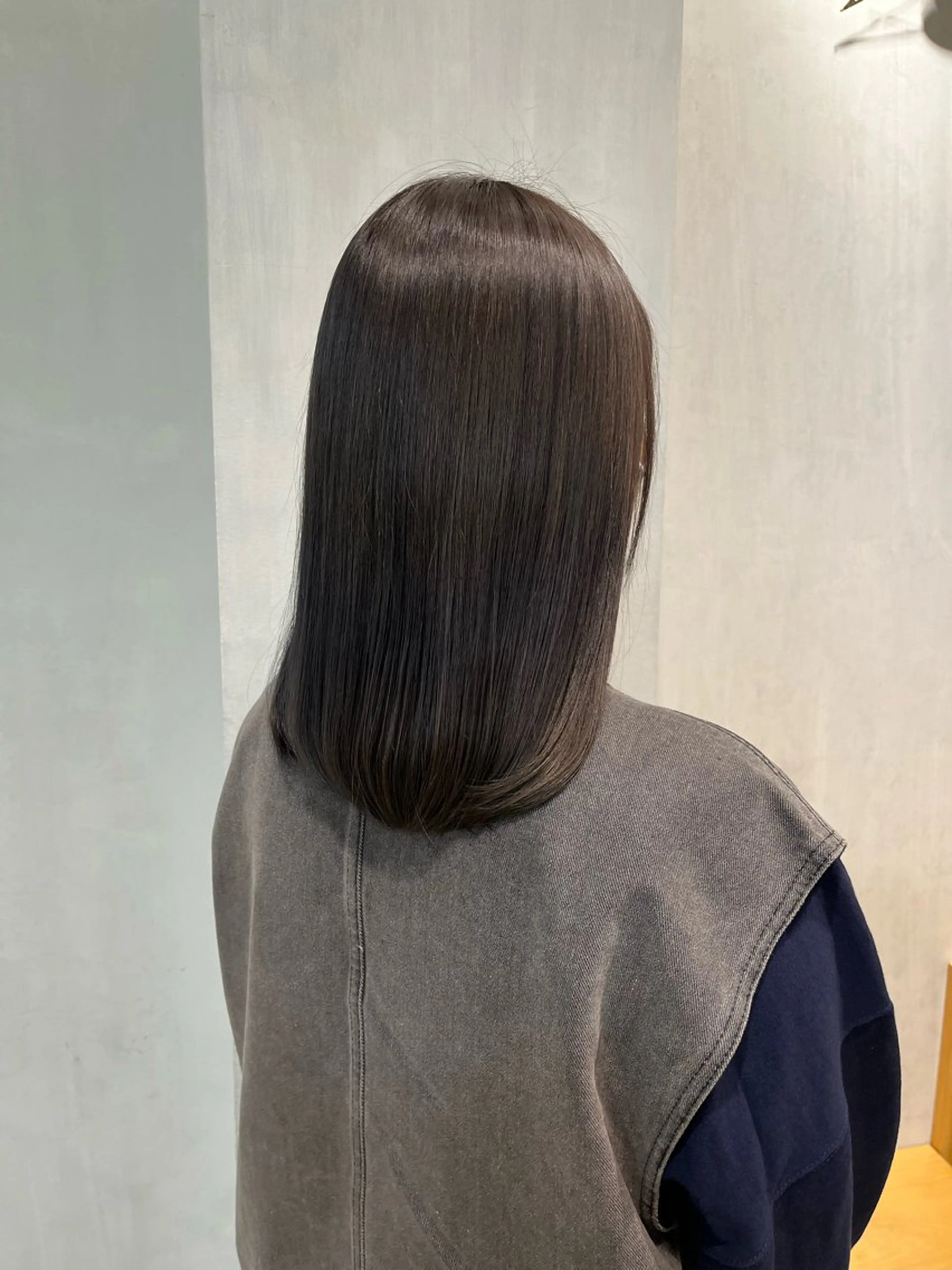 セミロング 牧下 晴香のヘアスタイル