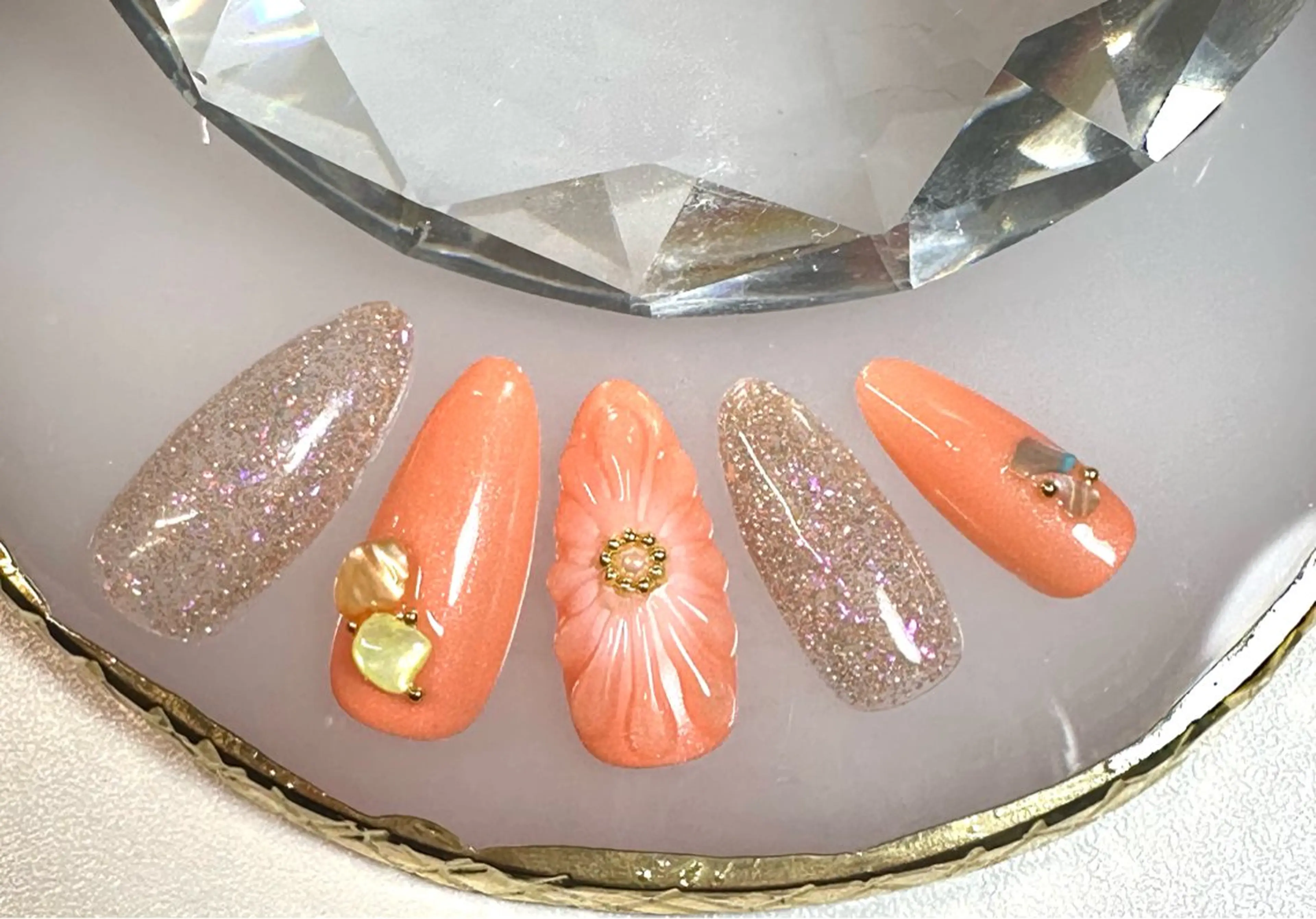 ネイル 長さ出し フラッシュネイル フラワーネイル ラメ(グリッター) ぷっくりネイル ハンドネイル Nailist Erikaのネイルデザイン