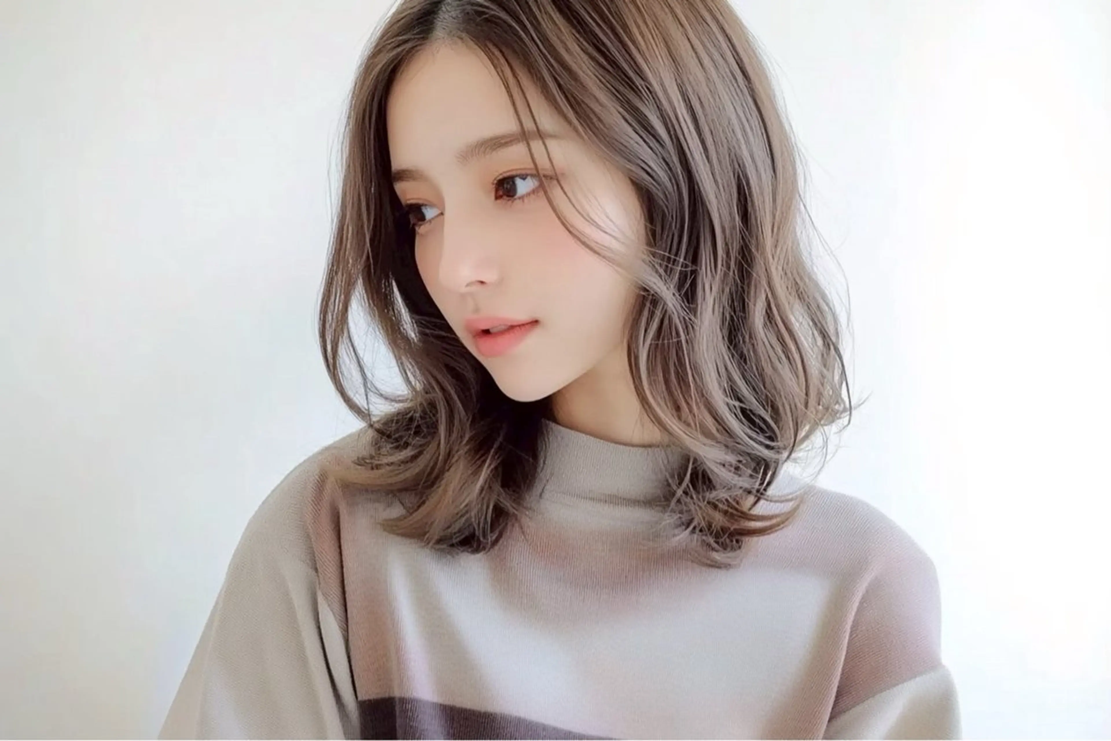 ミディアム カラー 尾崎 優花のヘアスタイル