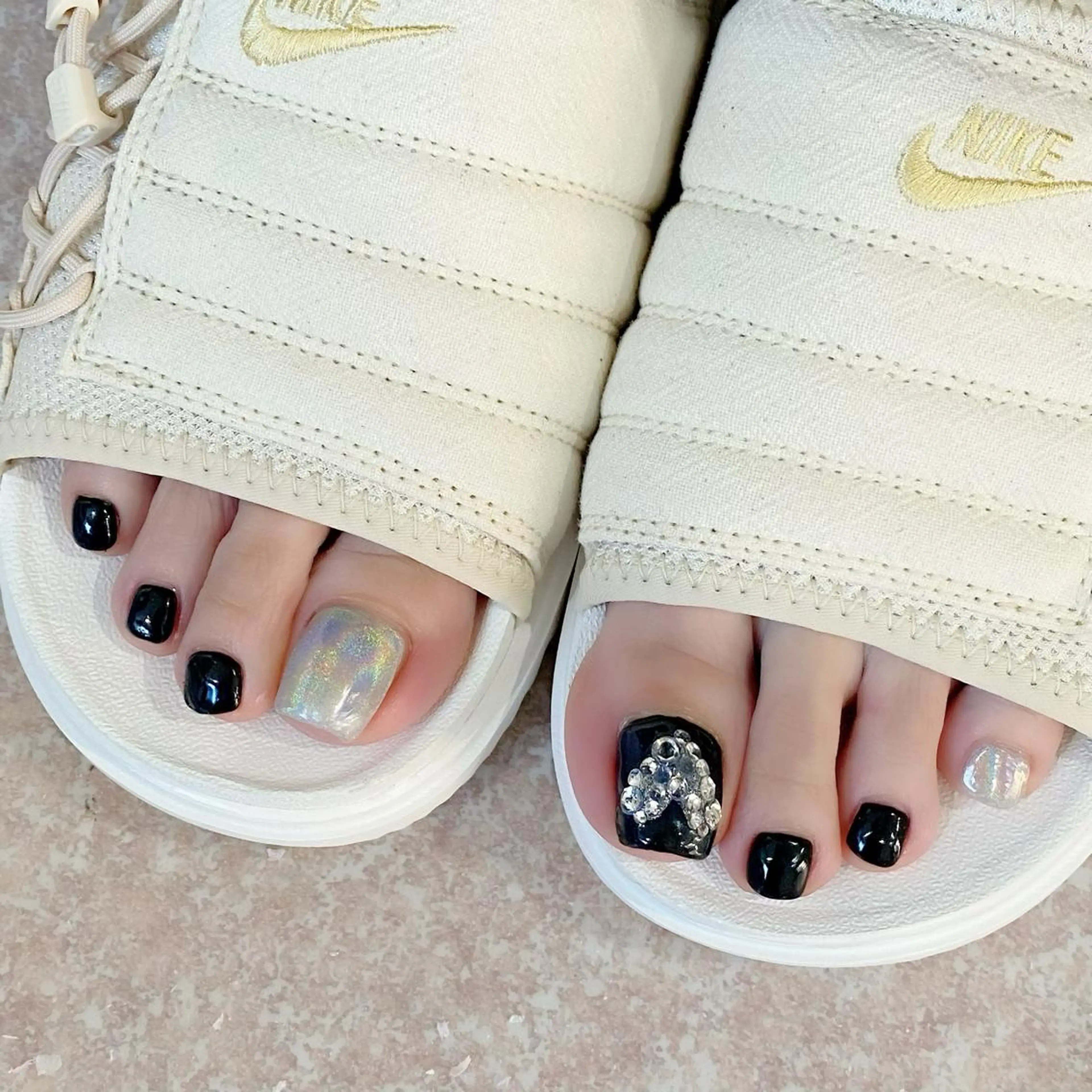 ショート カラー パーマ ヘアアレンジ メンズ キッズ ネイル マツエク・マツパ ユニコーンカラー フットネイル ハート フットネイル Salon Ｋのネイルデザイン