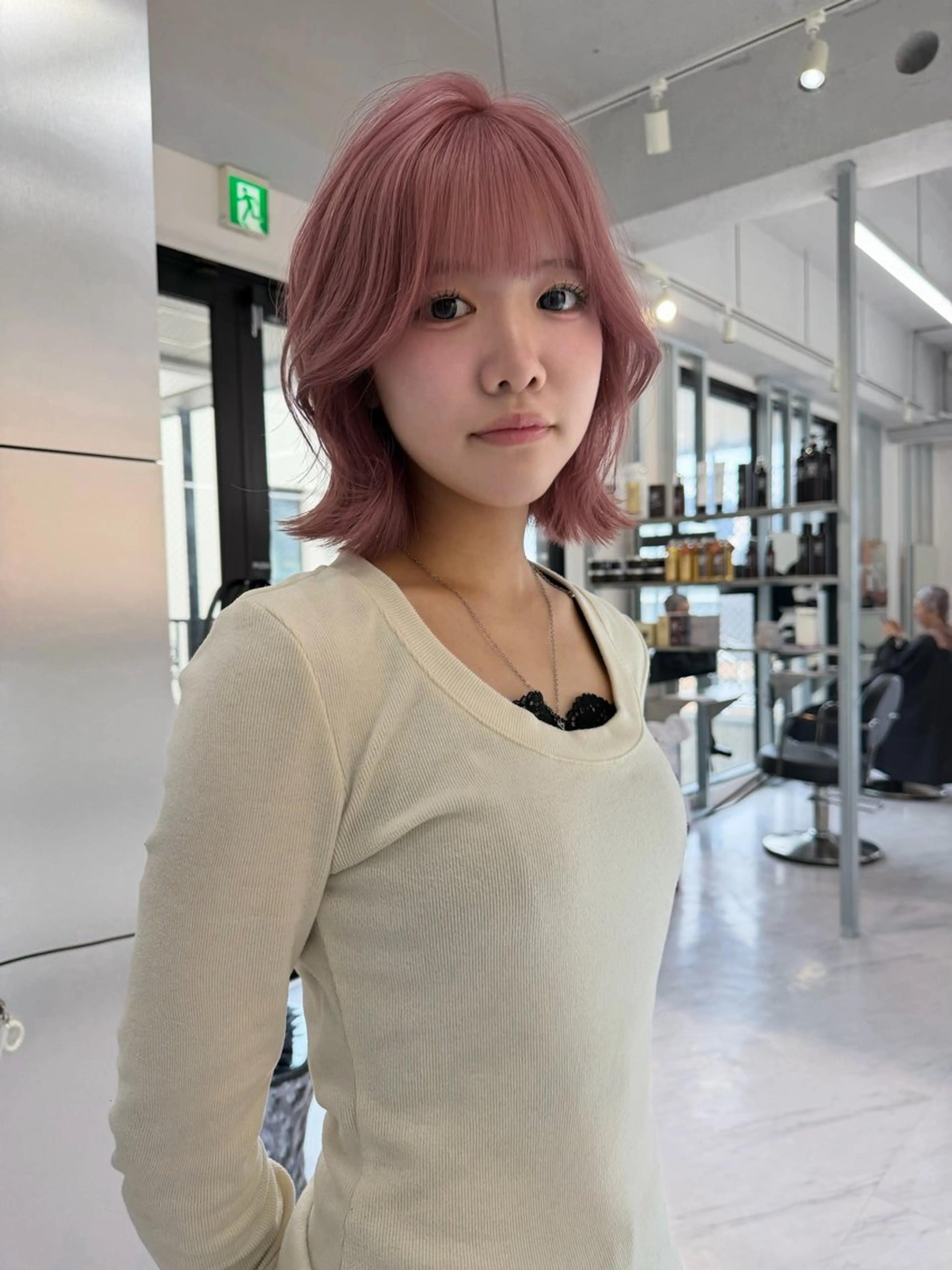 ミディアム カラー ベージュカラー ブリーチ ケアブリーチ デザインカラー ダブルカラー ヘアカラー トリートメント TATSUブリーチ/ ミルクティーベージュのヘアスタイル