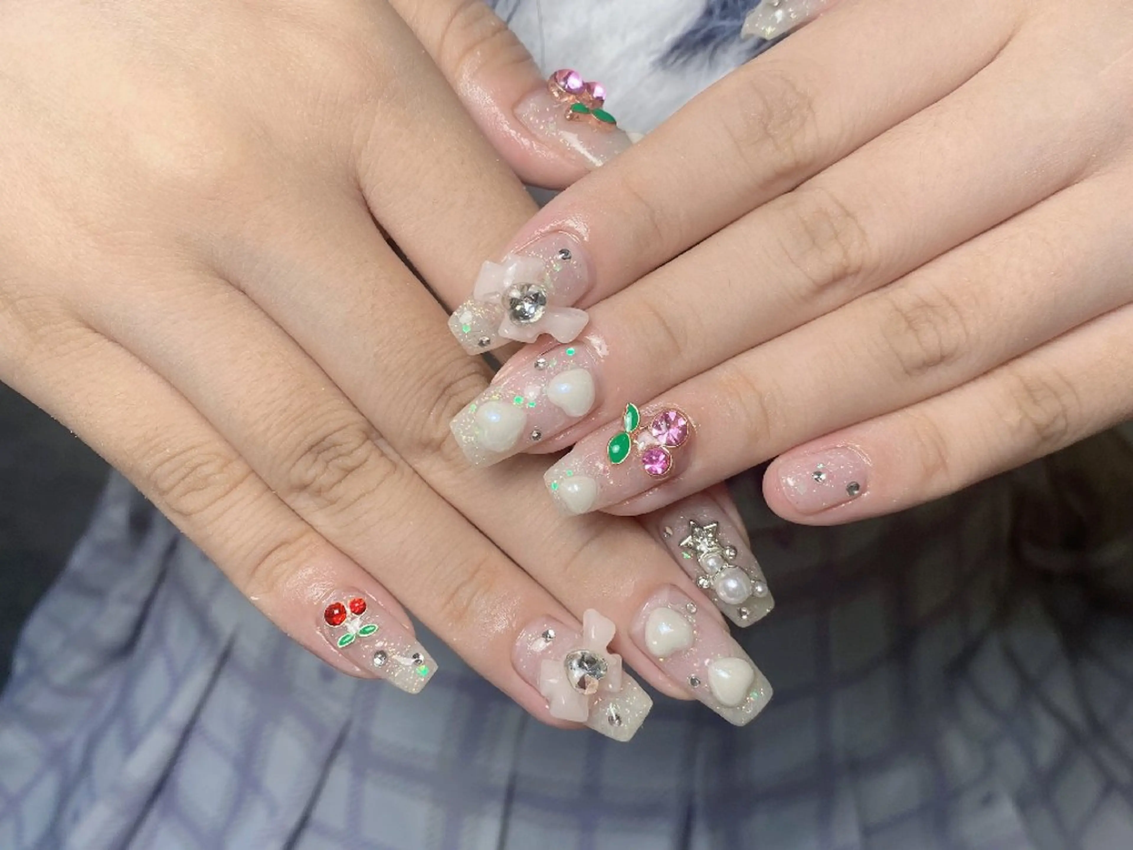 ネイル アートネイル フレンチネイル ジェルネイル ガーリー キラキラネイル ハンドネイル UM Nail Salonのネイルデザイン