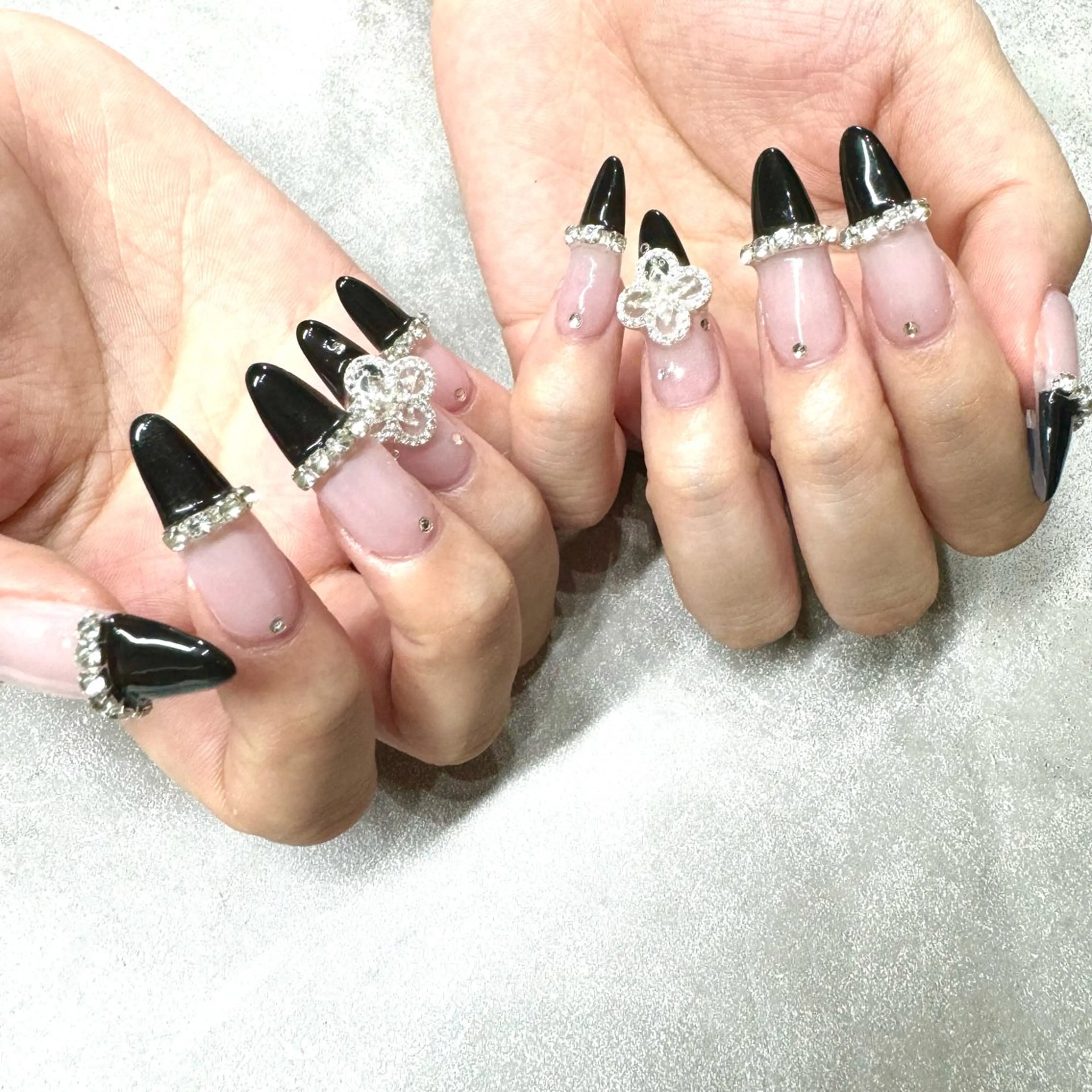 ネイル ストーンネイル ハンドネイル private salon lien所属・private salon　lienのネイルデザイン