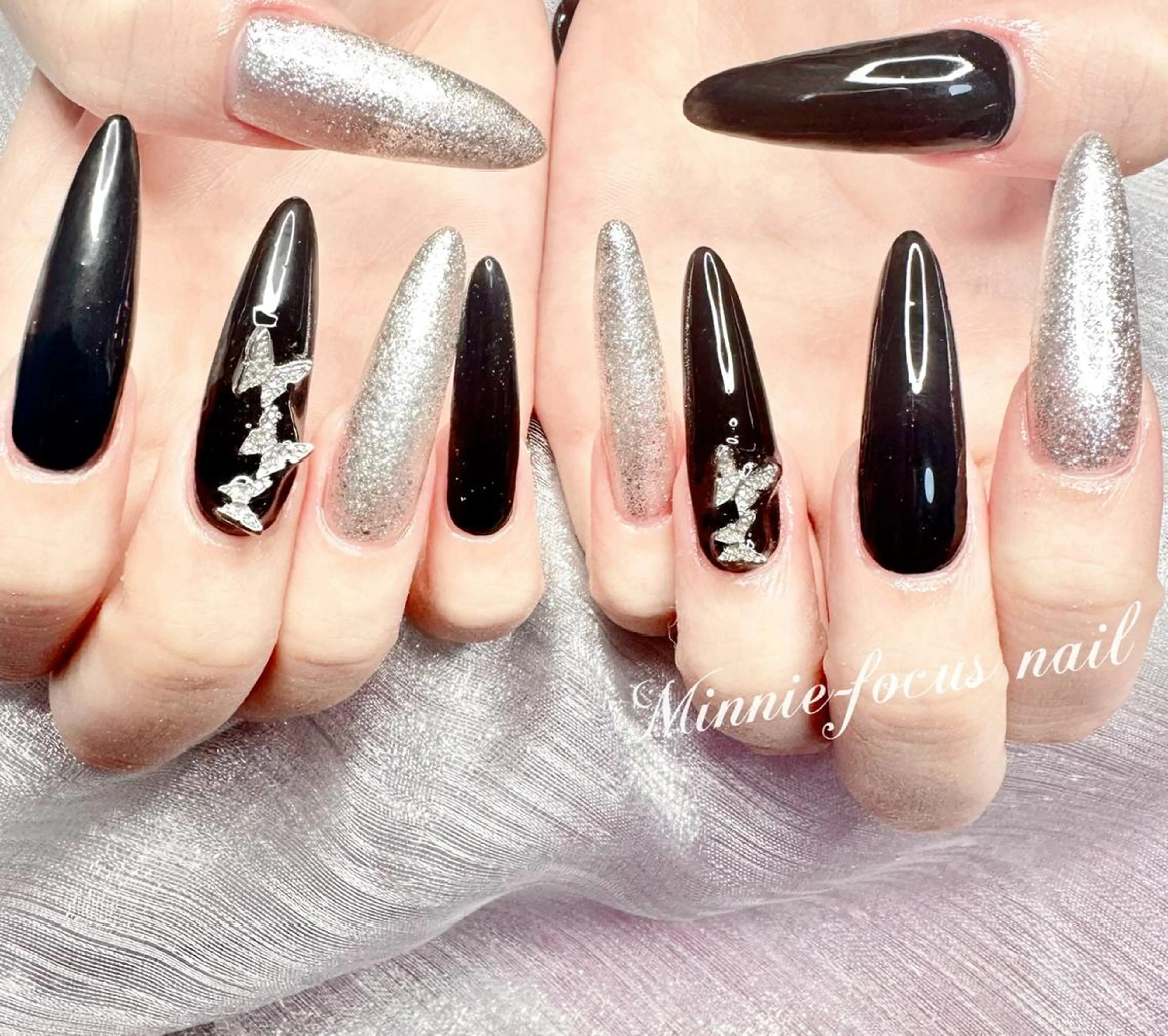 ネイル ゴージャス キラキラネイル 韓国ネイル ワンカラーネイル スカルプネイル 🧸Luvia nail✨のネイルデザイン