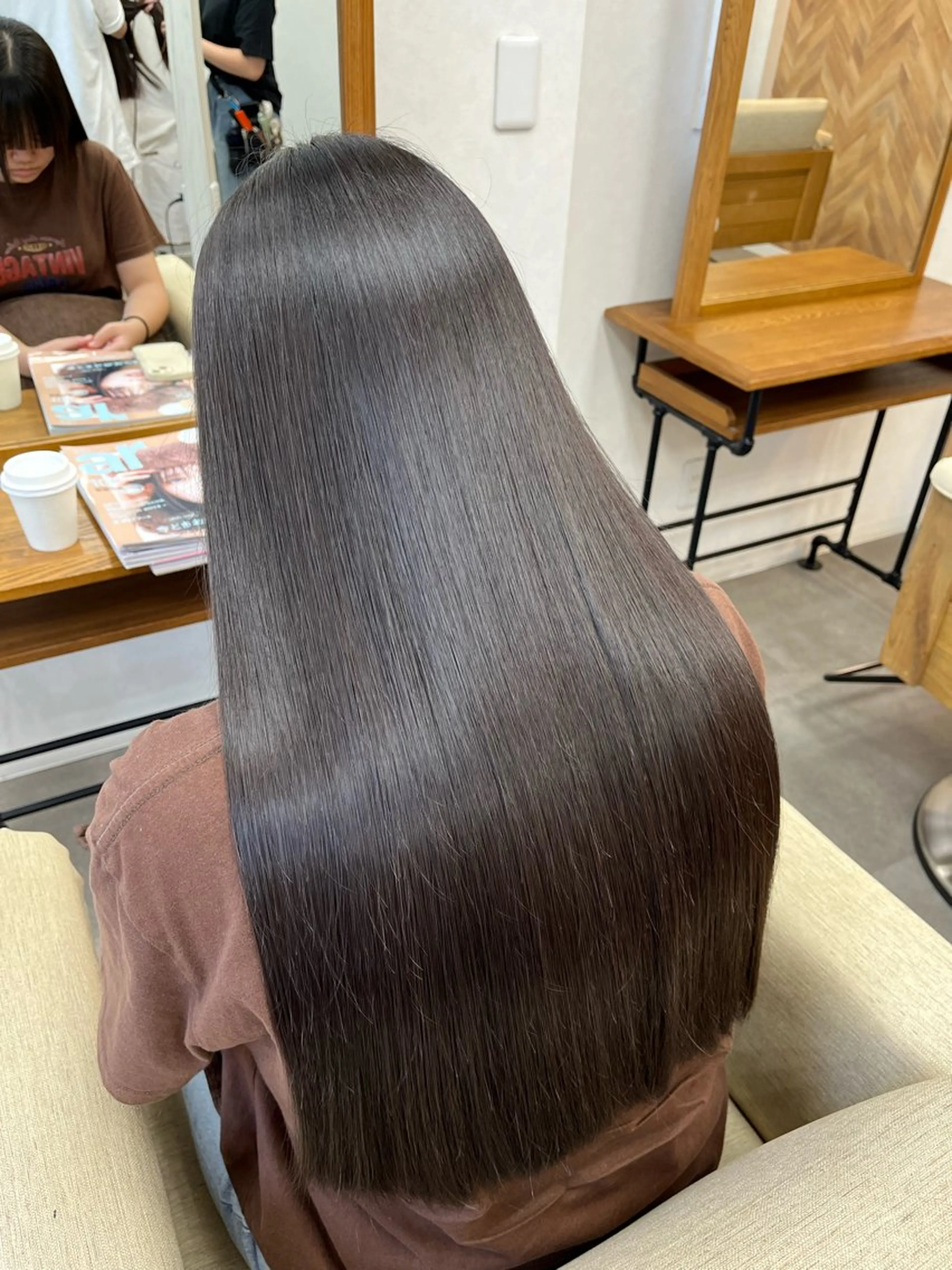 ロング 縮毛矯正 issy/ハイライト ハイトーン／レイヤーのヘアスタイル