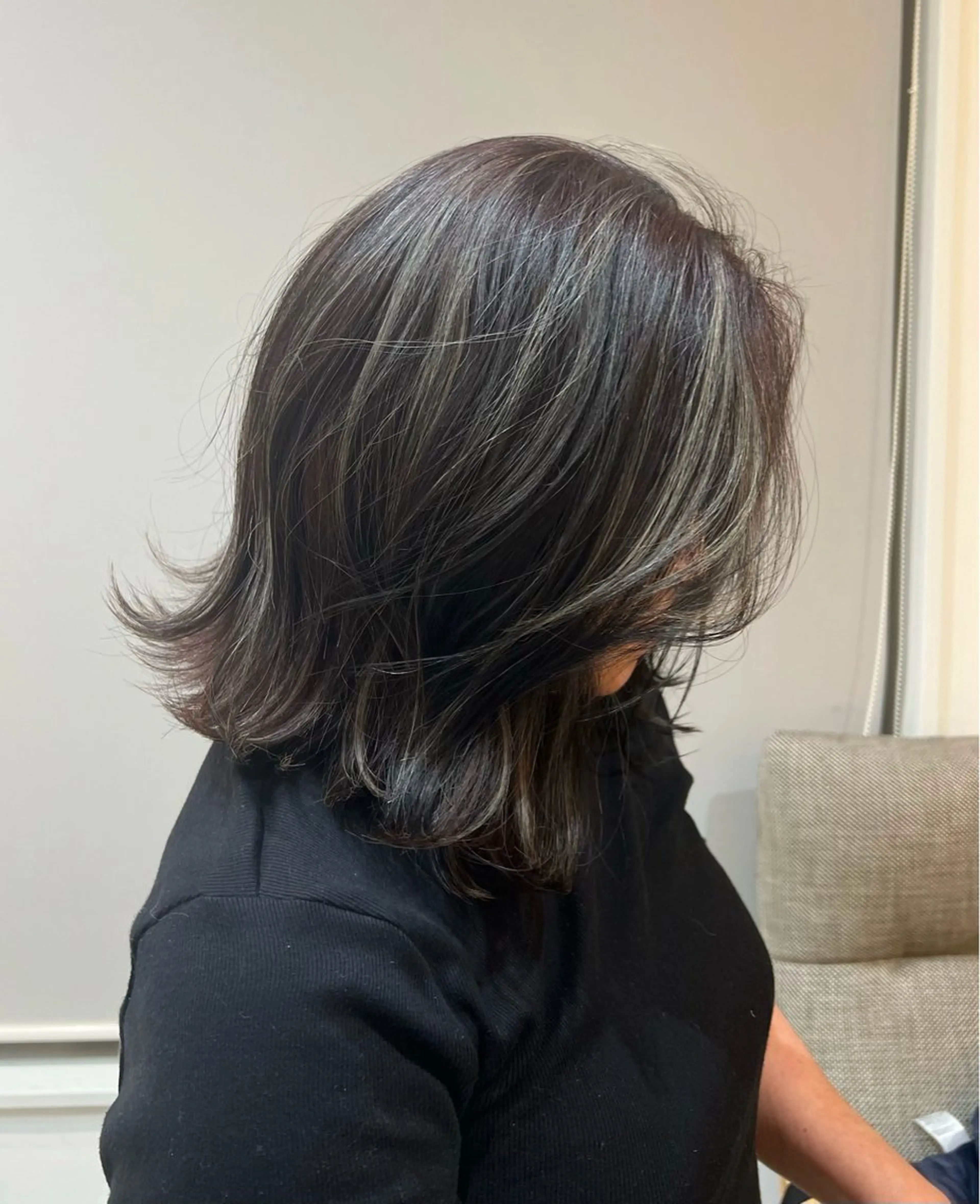 ミディアム ハイライト レイヤーカット カット ヘアカラー トリートメント un ジュリアのヘアスタイル