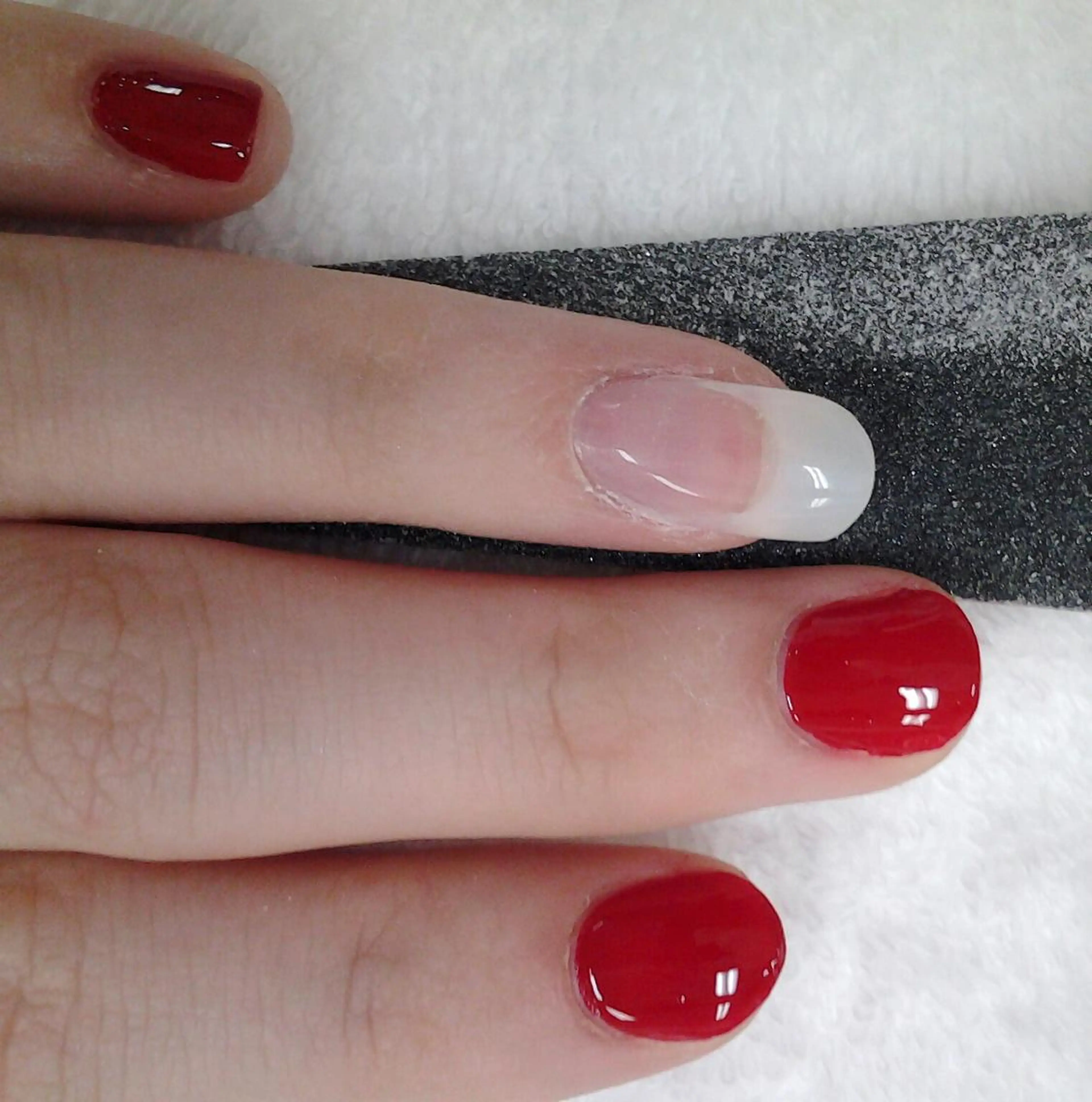 ネイル アートネイル 赤色 ネイルチップ ARTスクールサロン お・タマゴのネイルデザイン
