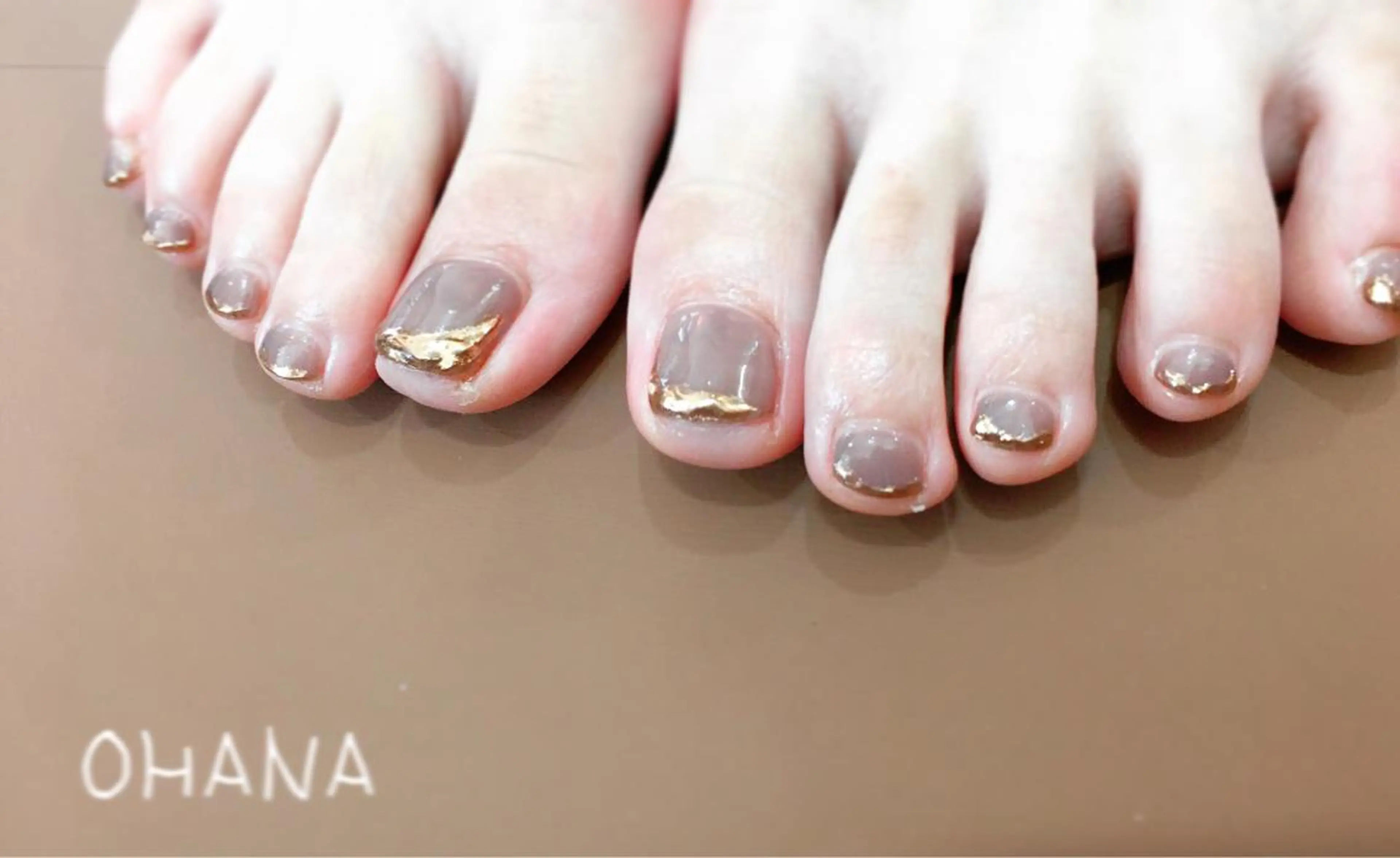 ネイル フットネイル ミラーネイル ニュアンスネイル ショートネイル 冬ネイル nailroom OHANA🌴のネイルデザイン