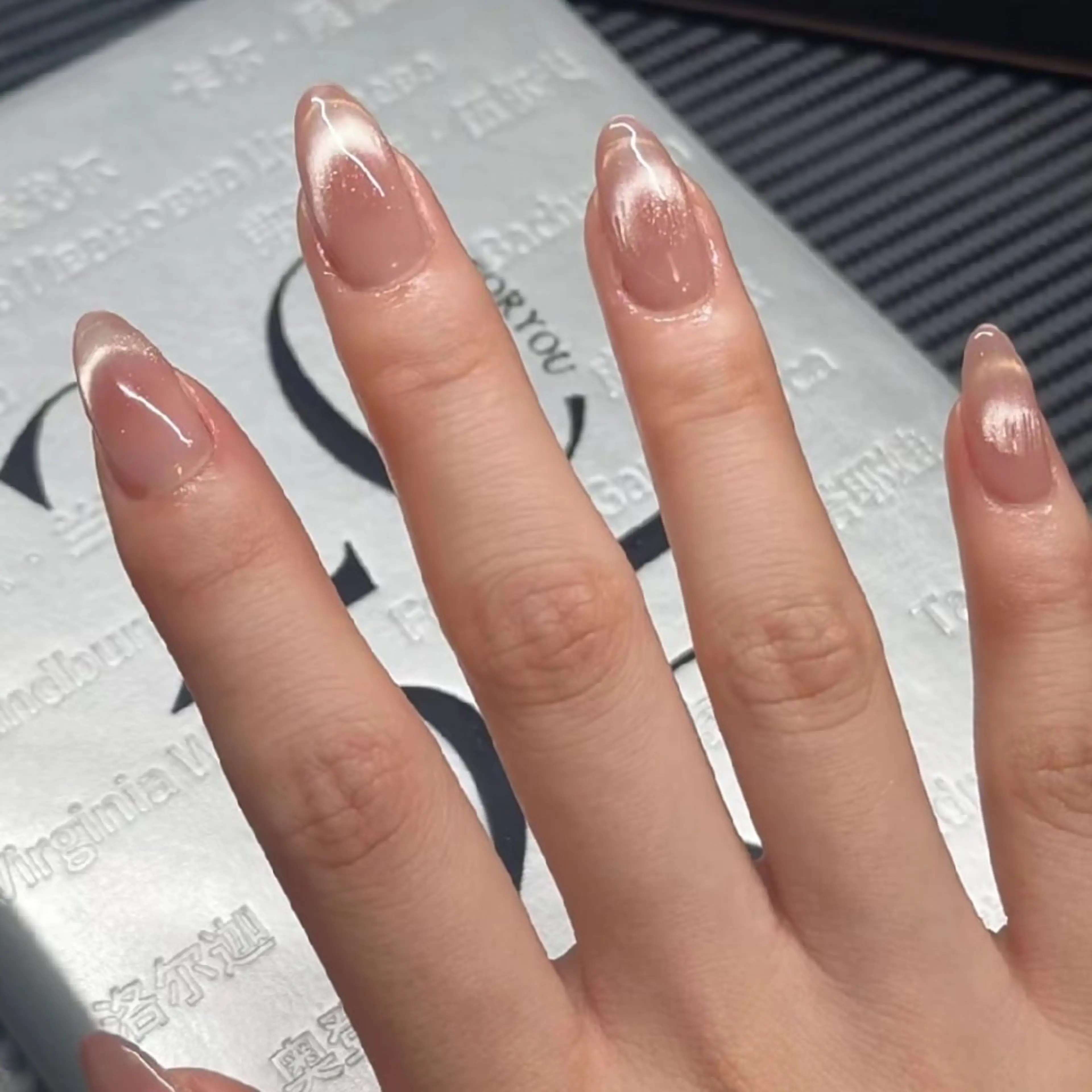 ネイル フレンチネイル ジェルネイル マグネットネイル マグネットフレンチ ニュアンスネイル ハンドネイル 小野 寧々のネイルデザイン
