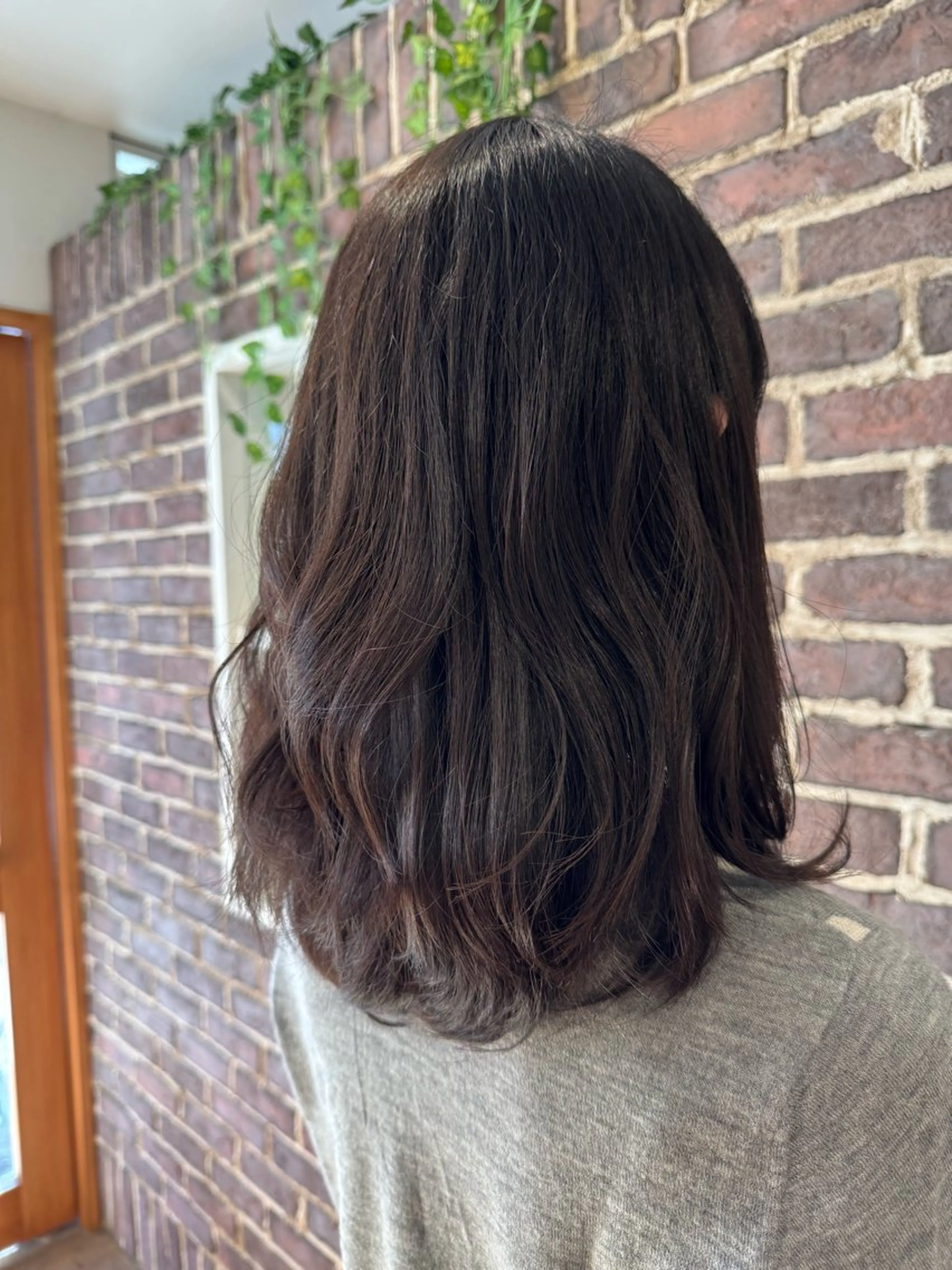 セミロング 新井 菜摘のヘアスタイル