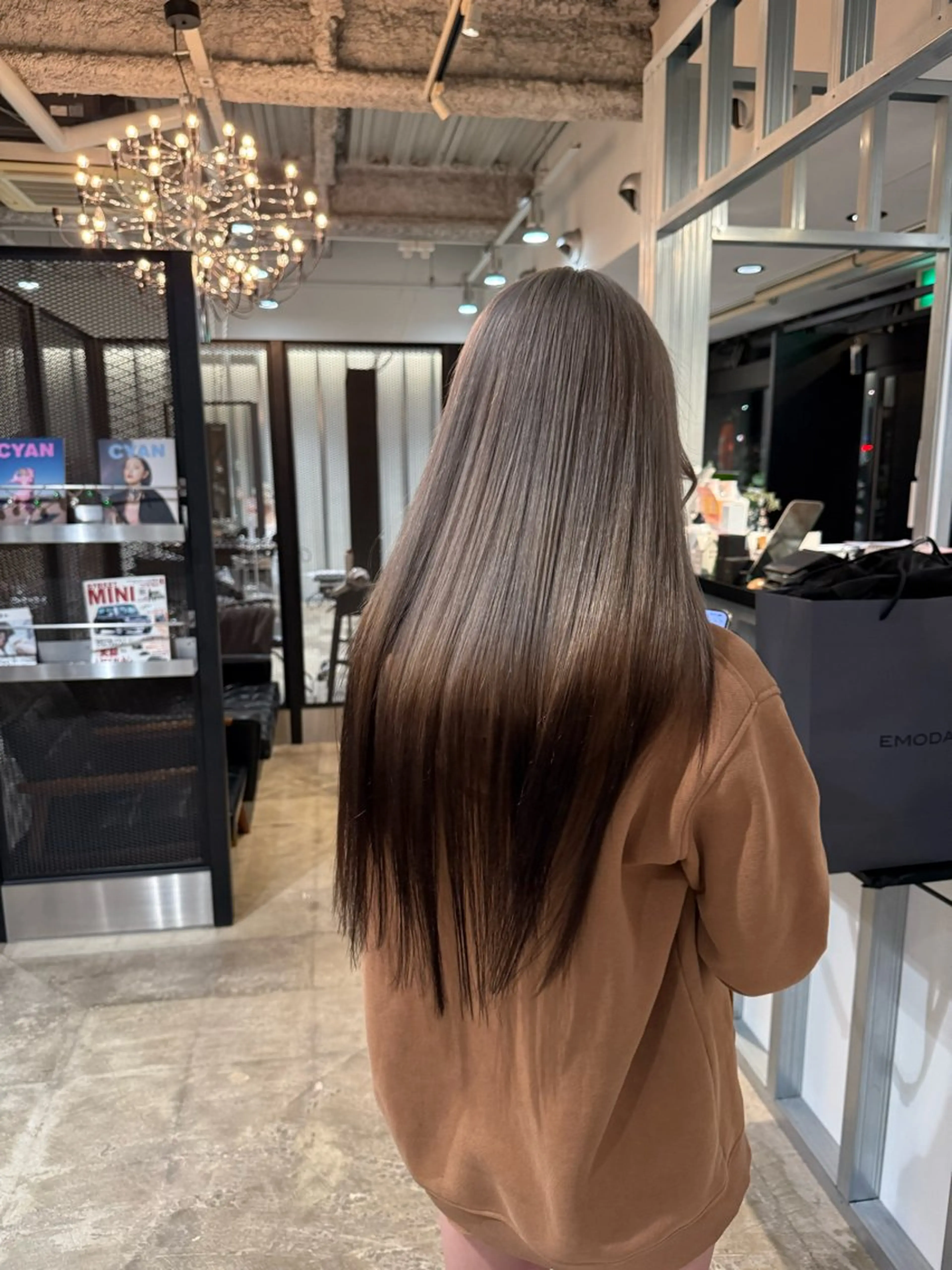 カラー ウルフ/似合わせ レイヤー/RIHOのヘアスタイル