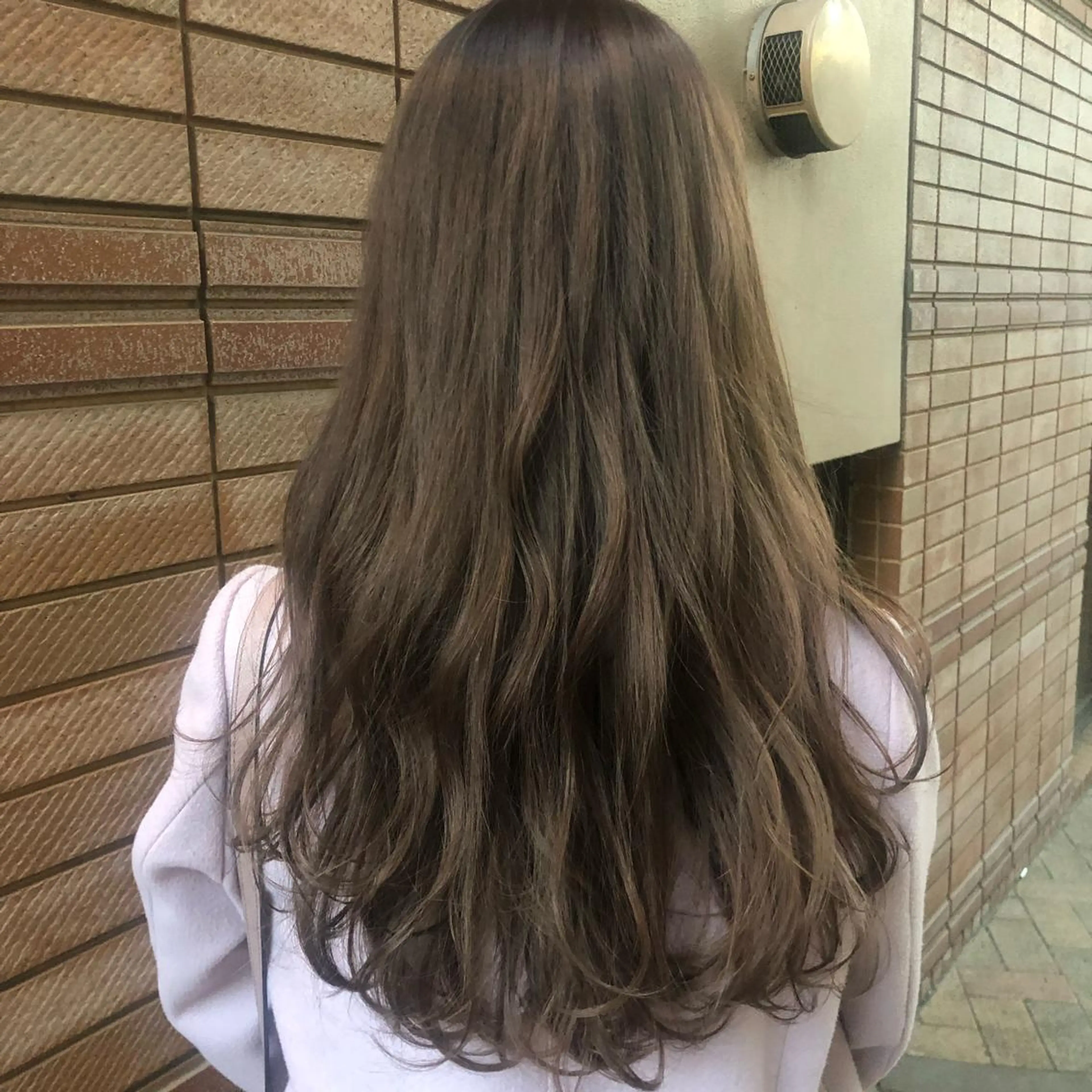 ロング カラー パーマ アディクシーカラー ベージュカラー イルミナカラー ロング カット ヘアカラー トリートメント RUKA 美容院×ネイリストのヘアスタイル