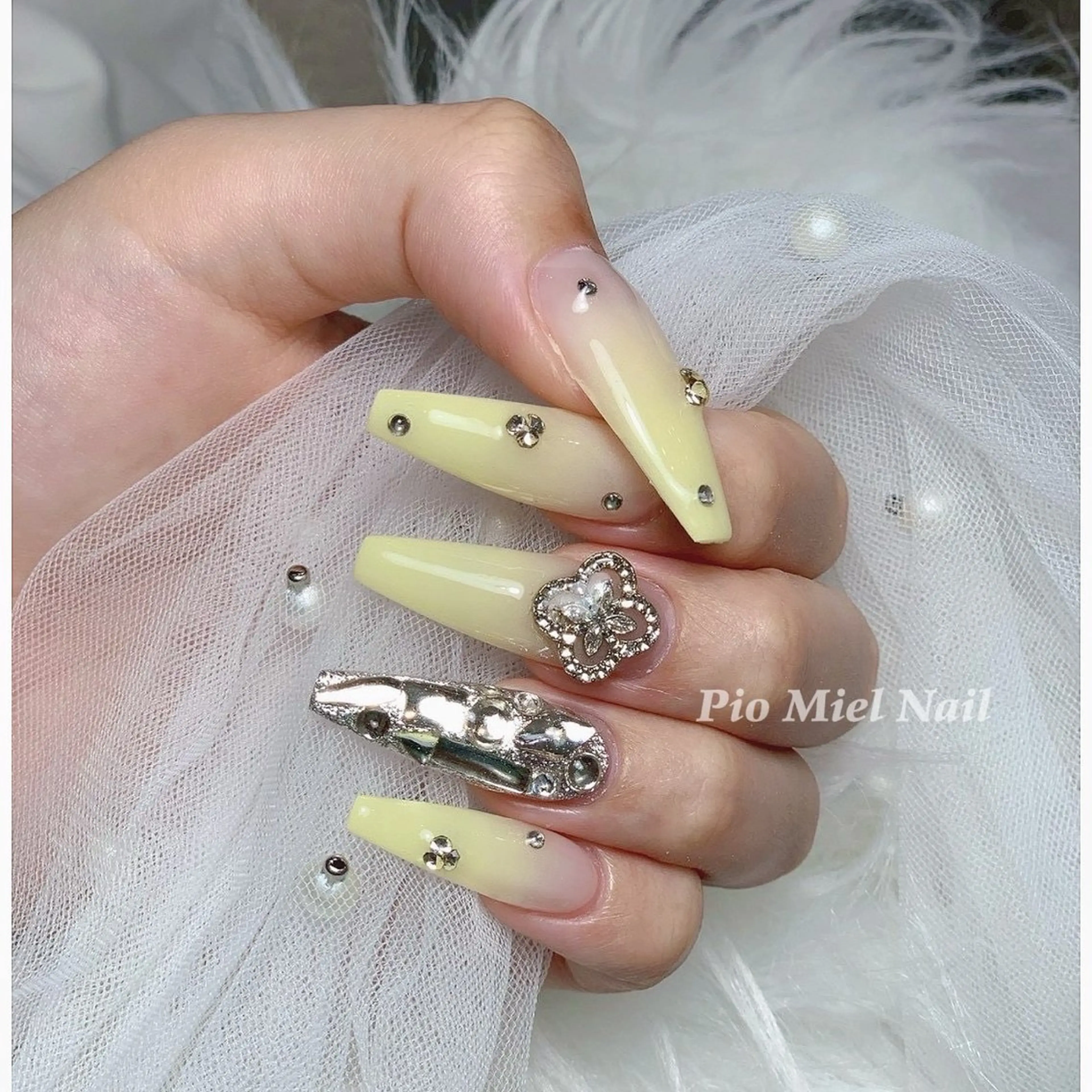 ネイル ハンドネイル HANA 長さだしのネイルデザイン