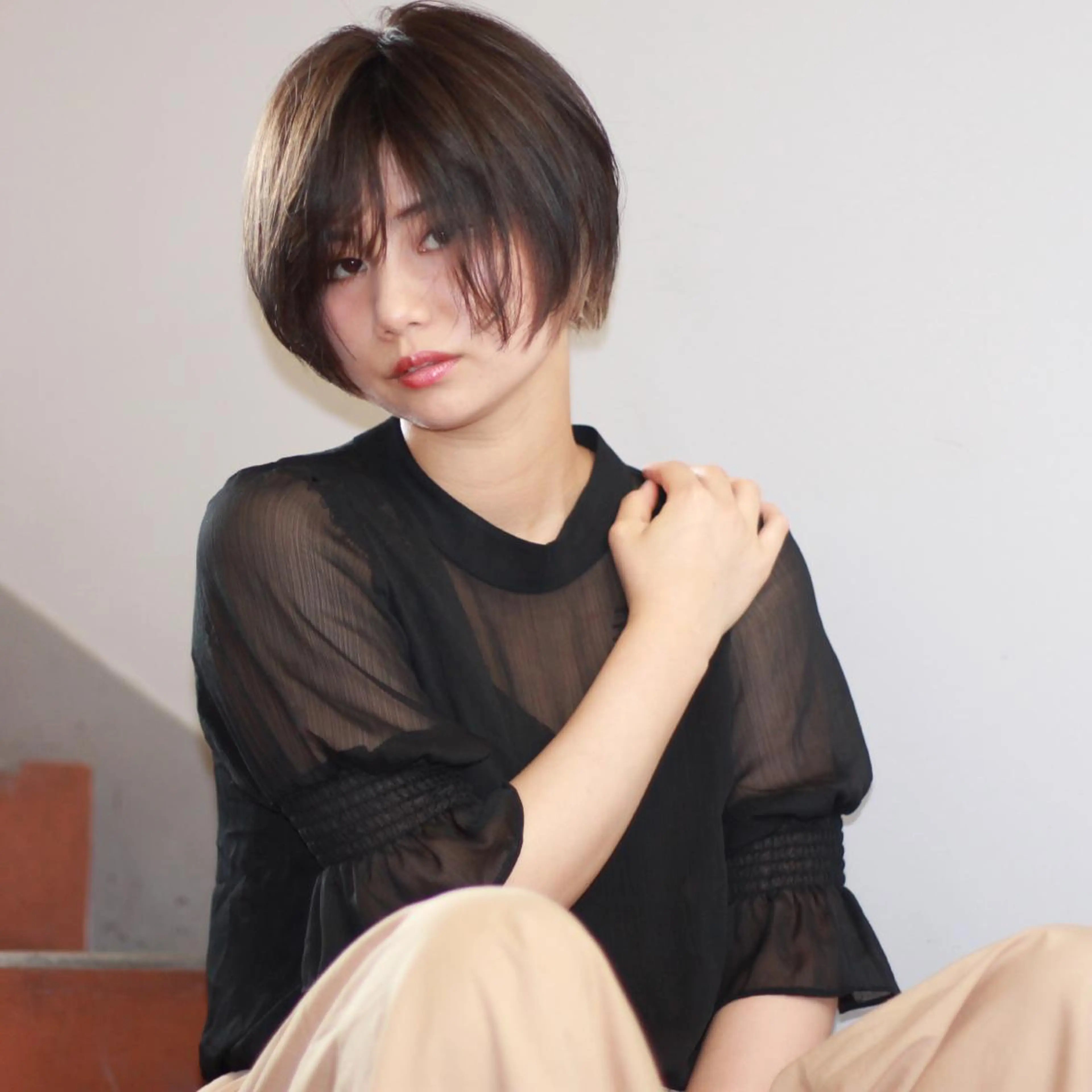 ショート カラー インナーカラー ショートヘア 薬院:今泉/上川美幸 小顔ボブ/暗髪カラーのヘアスタイル