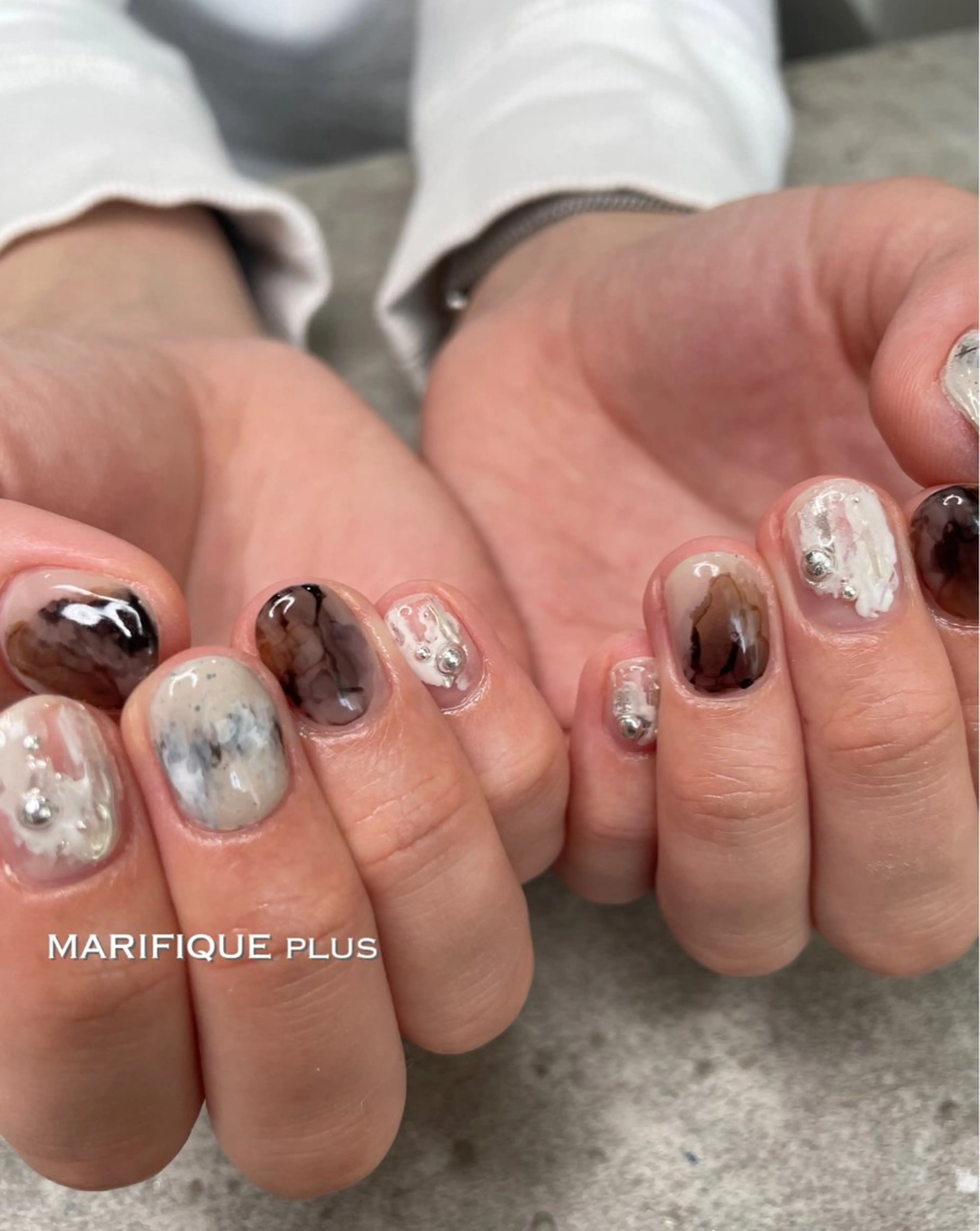 ネイル ブラウン ニュアンスネイル シルバー 春ネイル ハンドネイル ma riのネイルデザイン