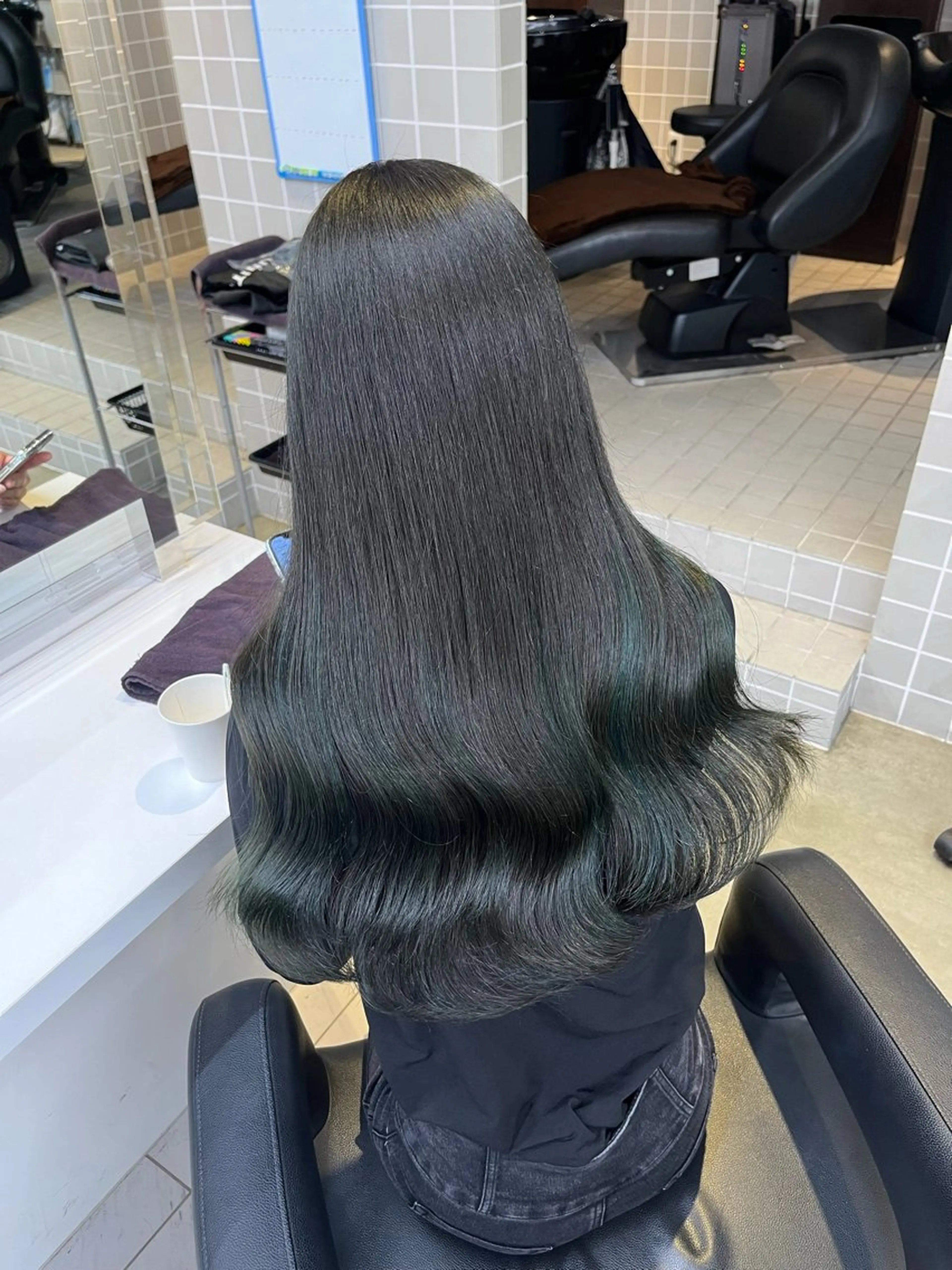 セミロング 寒色＆ブリーチ特化 寒色MiOのヘアスタイル