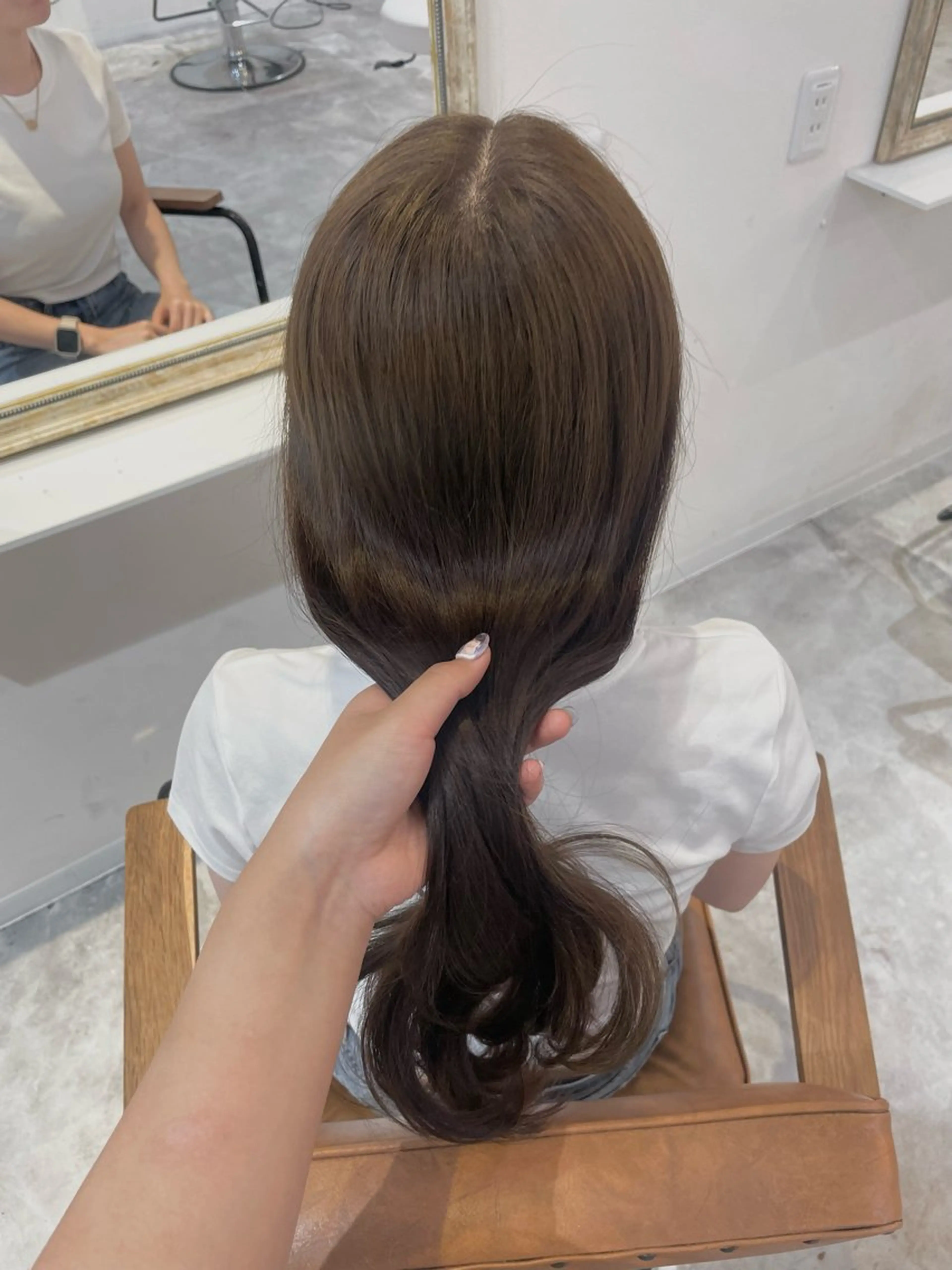 ロング カラー アッシュ ベージュカラー ブリーチ 透明感カラー ブリーチなしカラー 垢抜け似合わせカラー /梅田 /ayanaのヘアスタイル