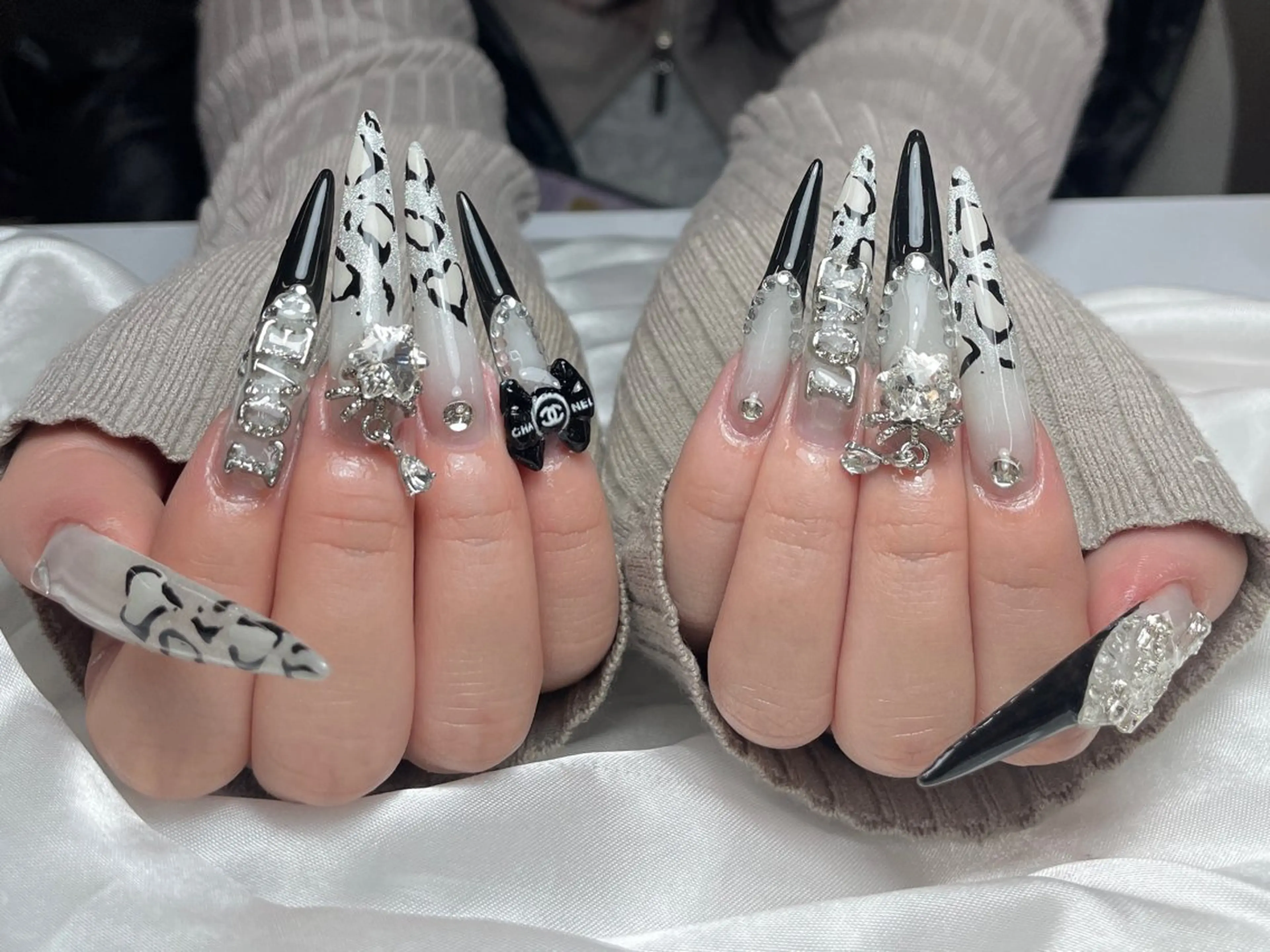 ネイル アートネイル チークネイル ジェルネイル ロングネイル マグネットネイル ハンドネイル Rin Nail 新大久保店のネイルデザイン
