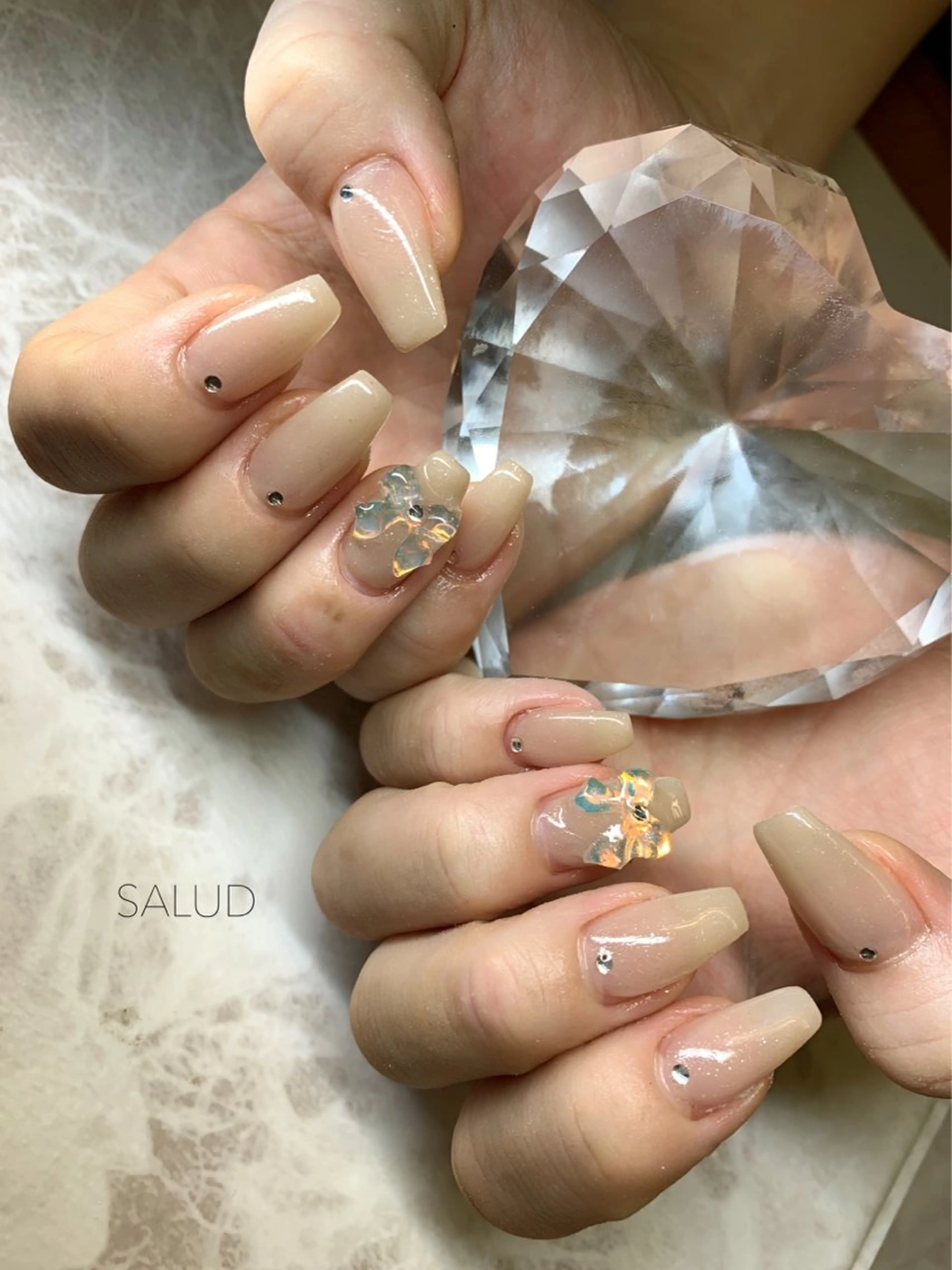 ネイル ストーンネイル ハンドネイル Nail Salon SALUDのネイルデザイン