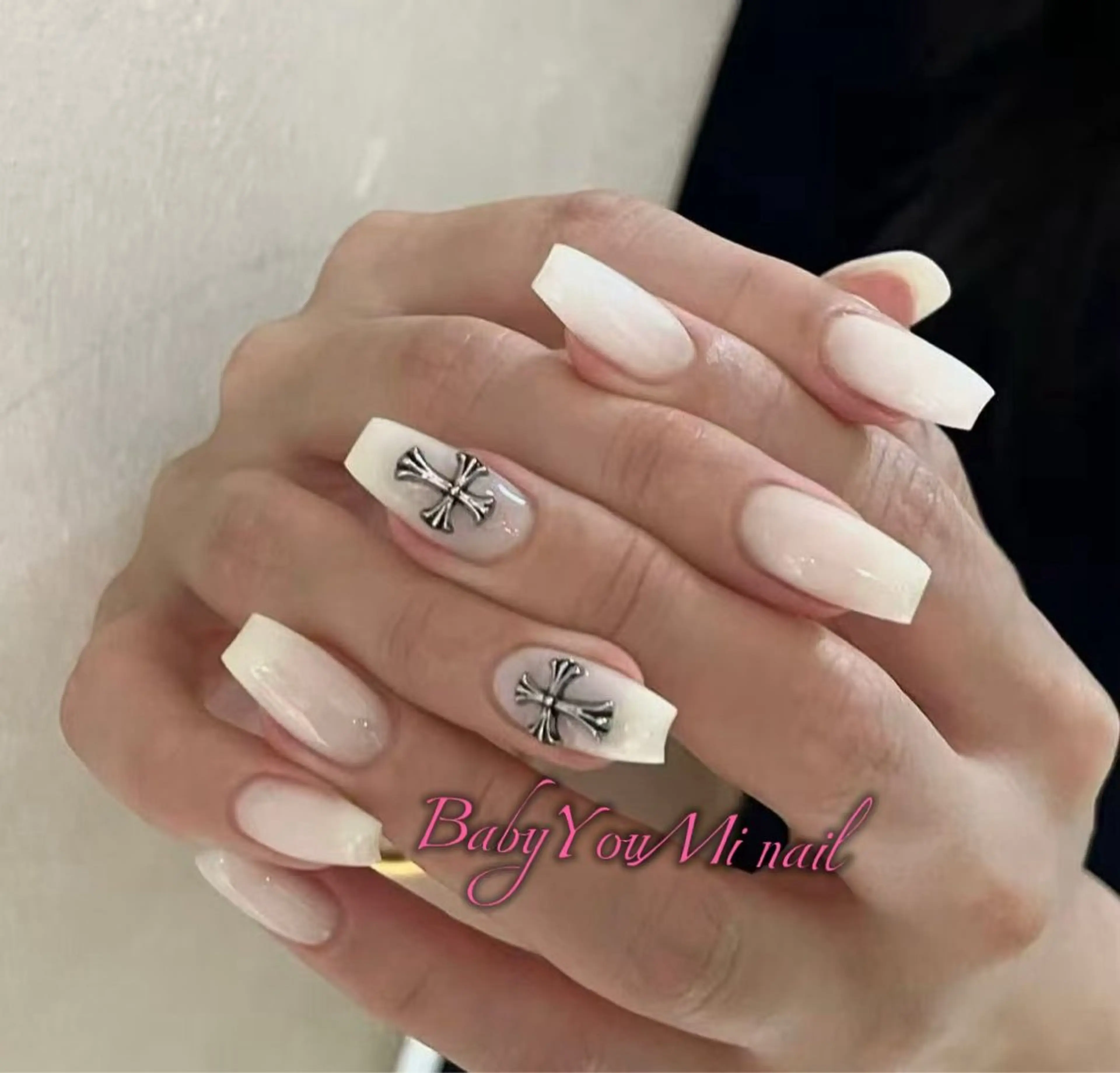 ネイル オーロラネイル フラワーネイル フットネイル フレンチネイル ジェルネイル ハンドネイル BabyYouMi nailのネイルデザイン