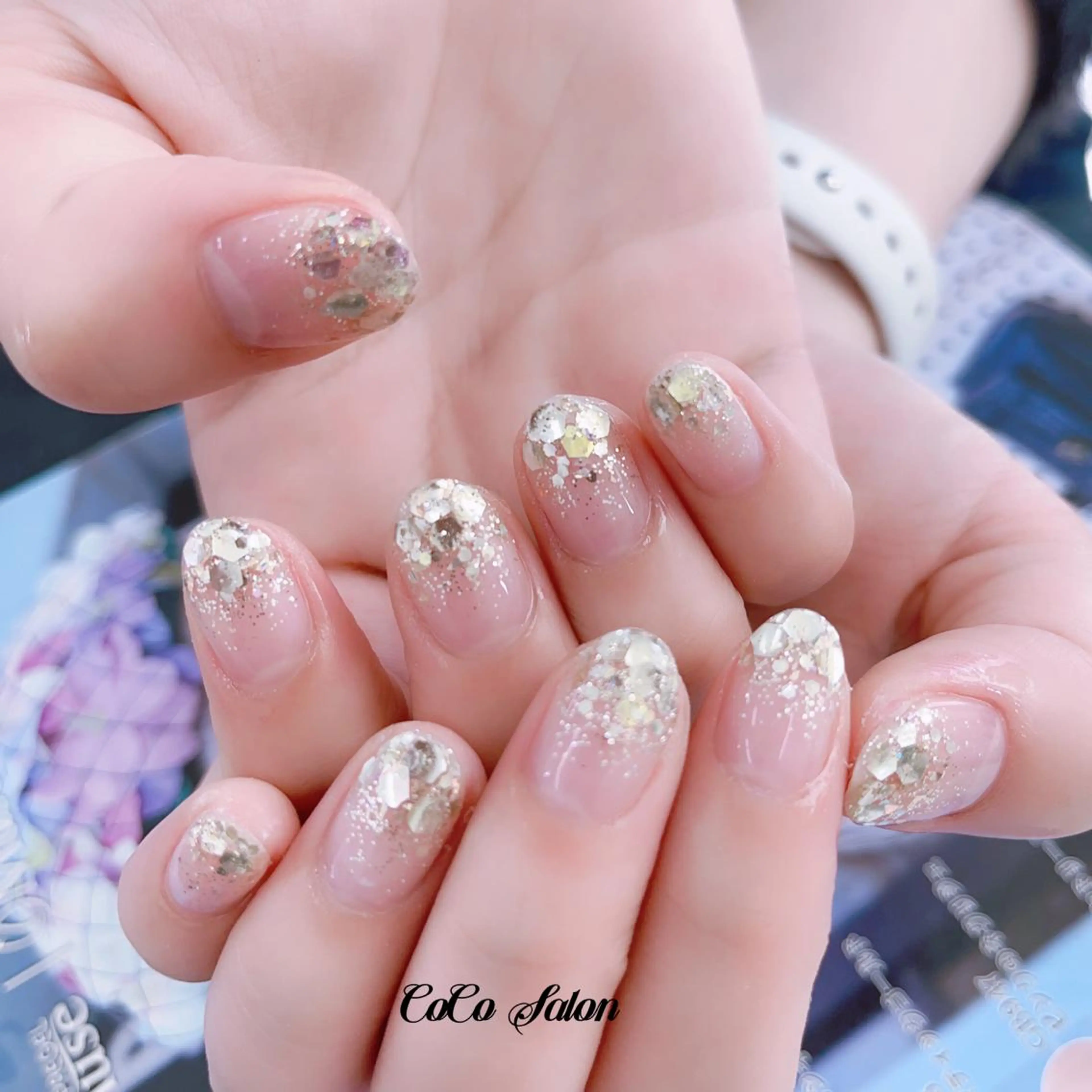 ネイル ゴールド グラデーション ホログラムネイル キラキラネイル ラメ(グリッター) ハンドネイル CoCoSalon ネイル/まつ毛予約のネイルデザイン