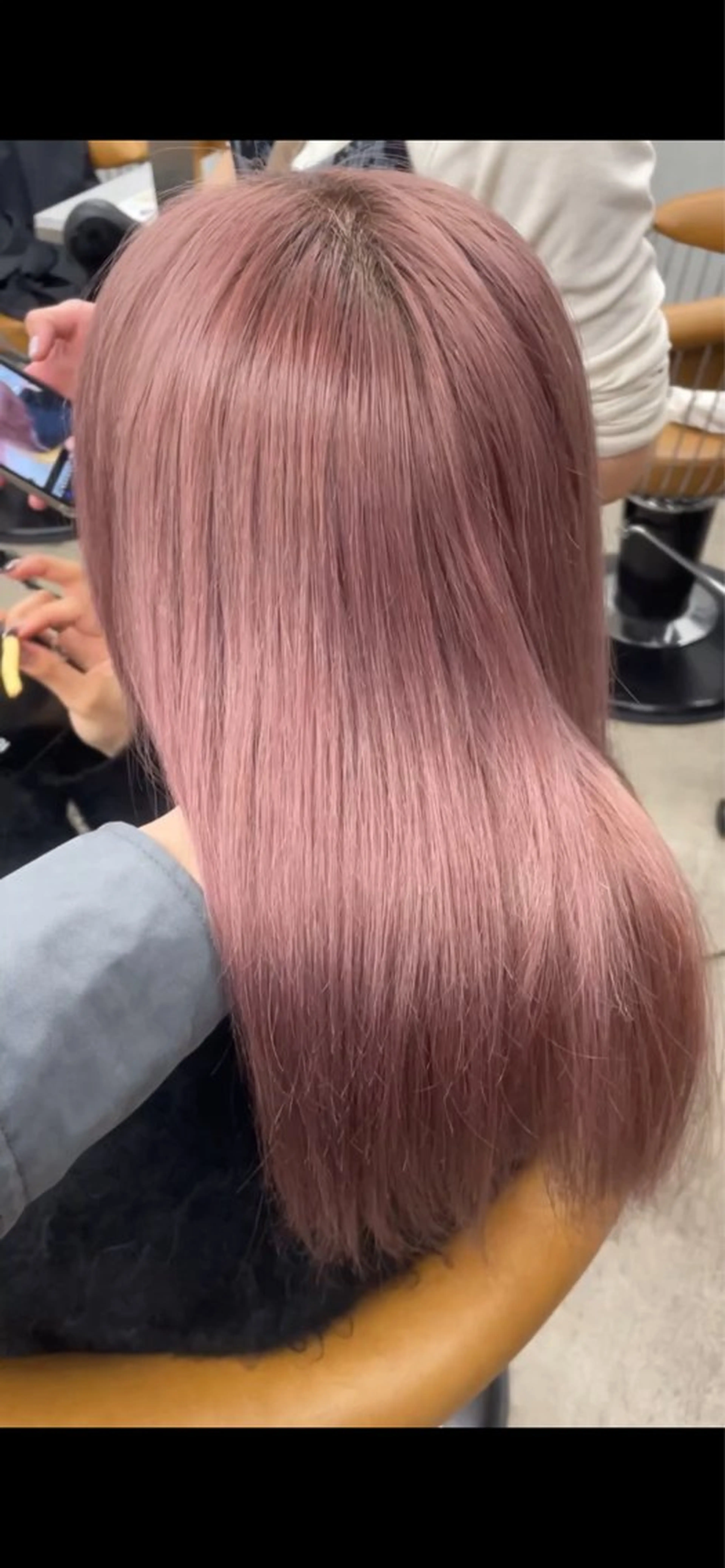 セミロング カラー ベージュカラー ハイトーンカラー ピンクカラー ピンクベージュ 植村 海咲のヘアスタイル