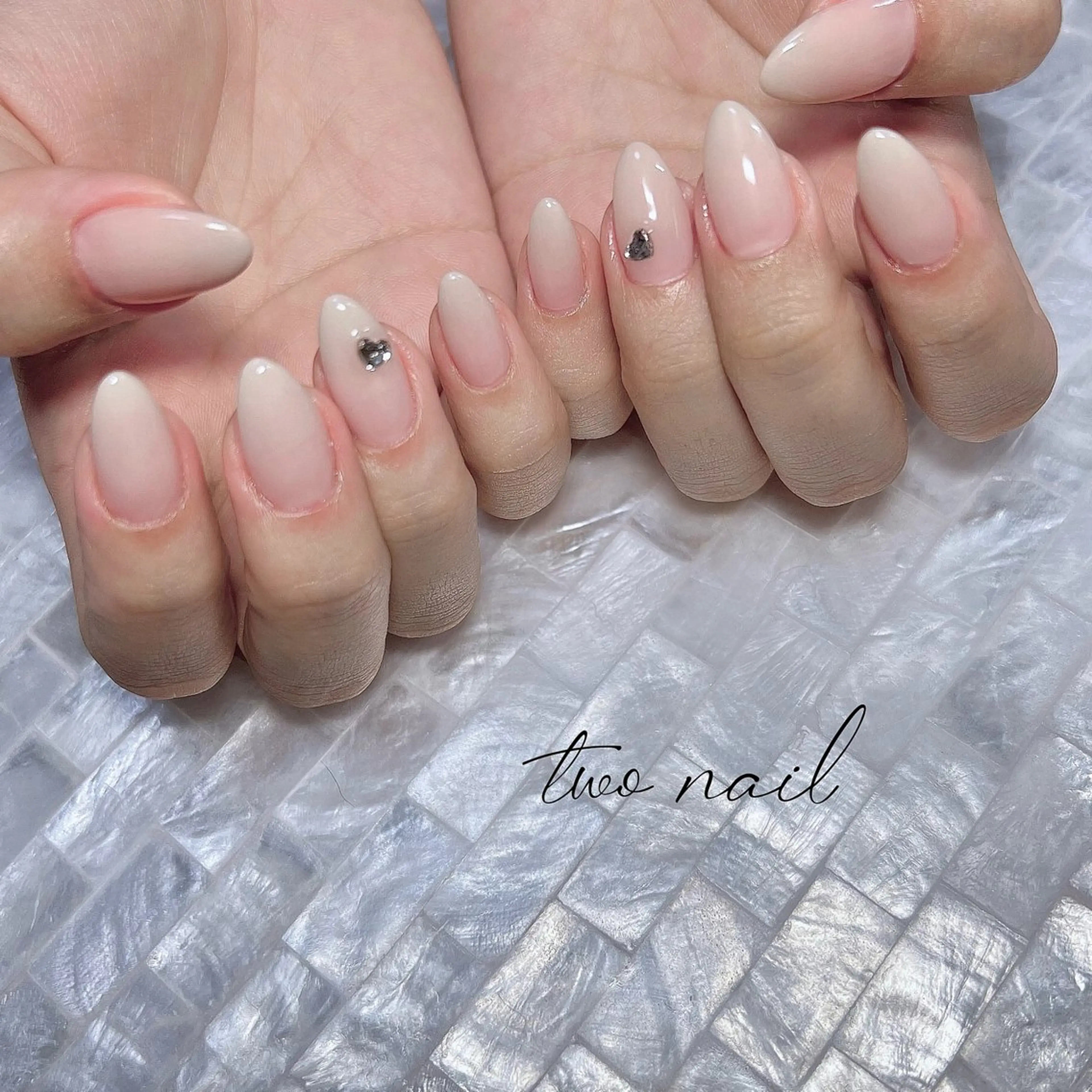 ネイル アートネイル ネイルチップ ホワイト ハンドネイル two nailのネイルデザイン