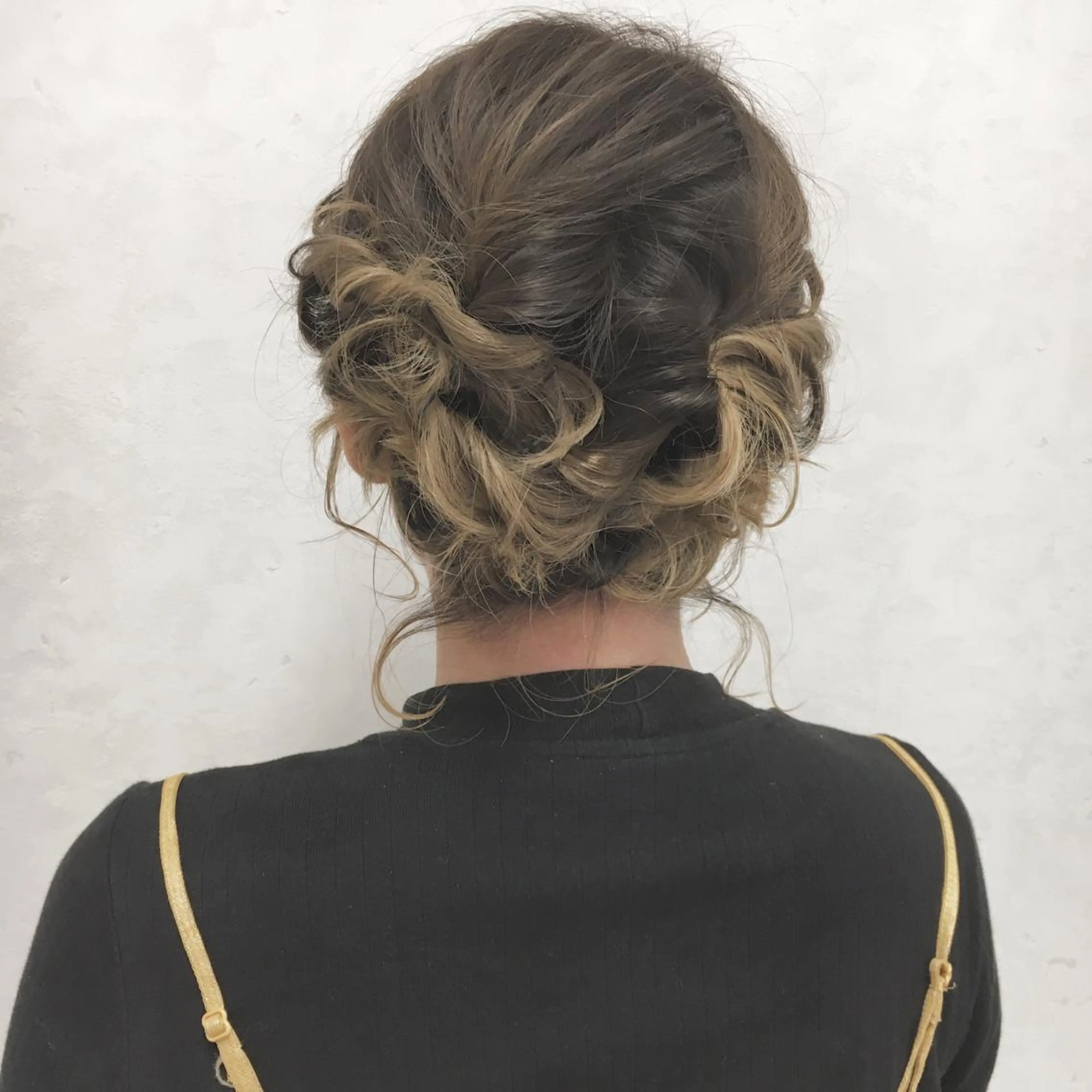 ミディアム カラー パーマ ヘアアレンジ haruka 🐈のネイルデザイン