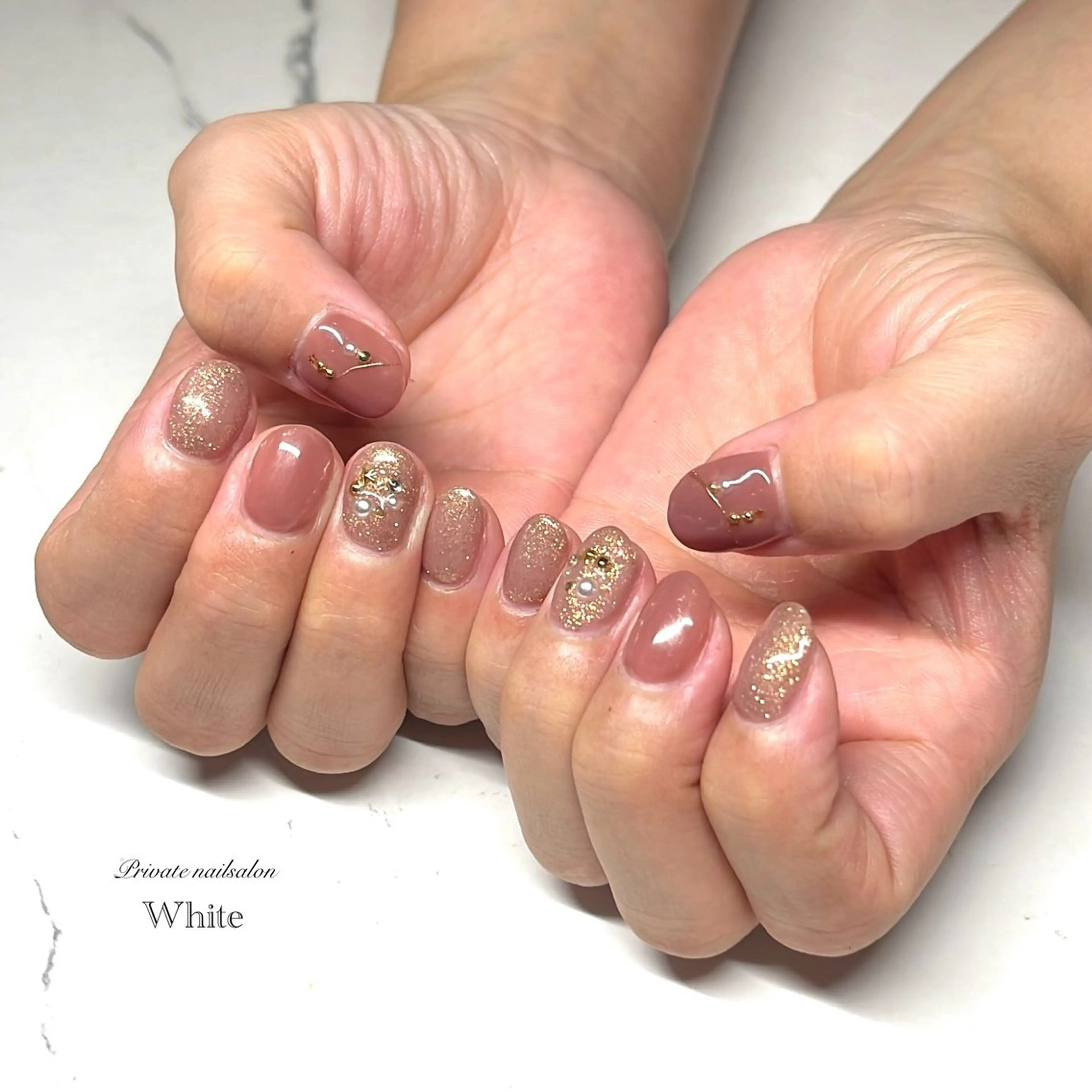 ネイル キラキラネイル ニュアンスネイル ピンク 冬ネイル クリスマス ハンドネイル SAKASHITA KEIのネイルデザイン