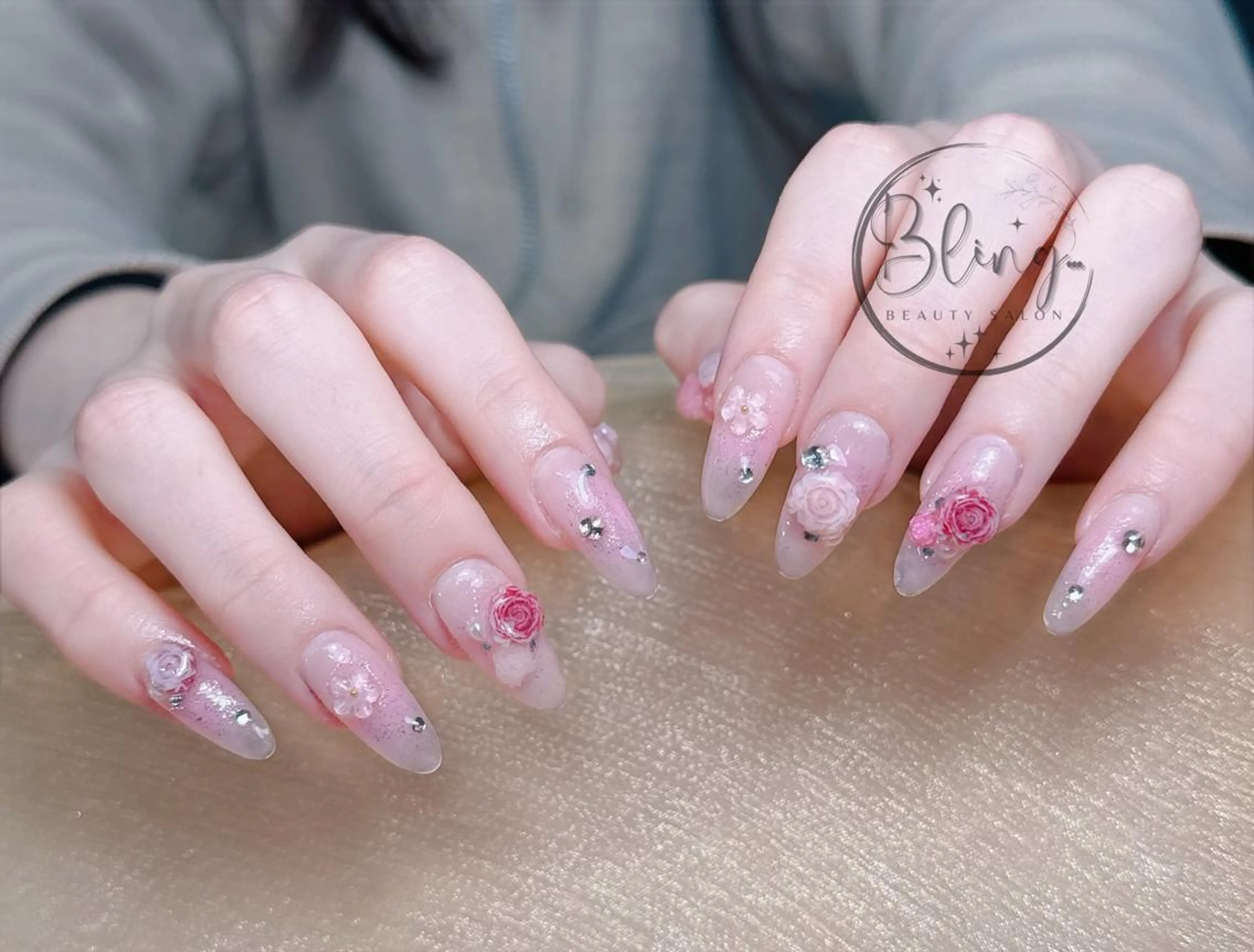 ロング 韓国風ヘア ハンドネイル Bling Salonのネイルデザイン