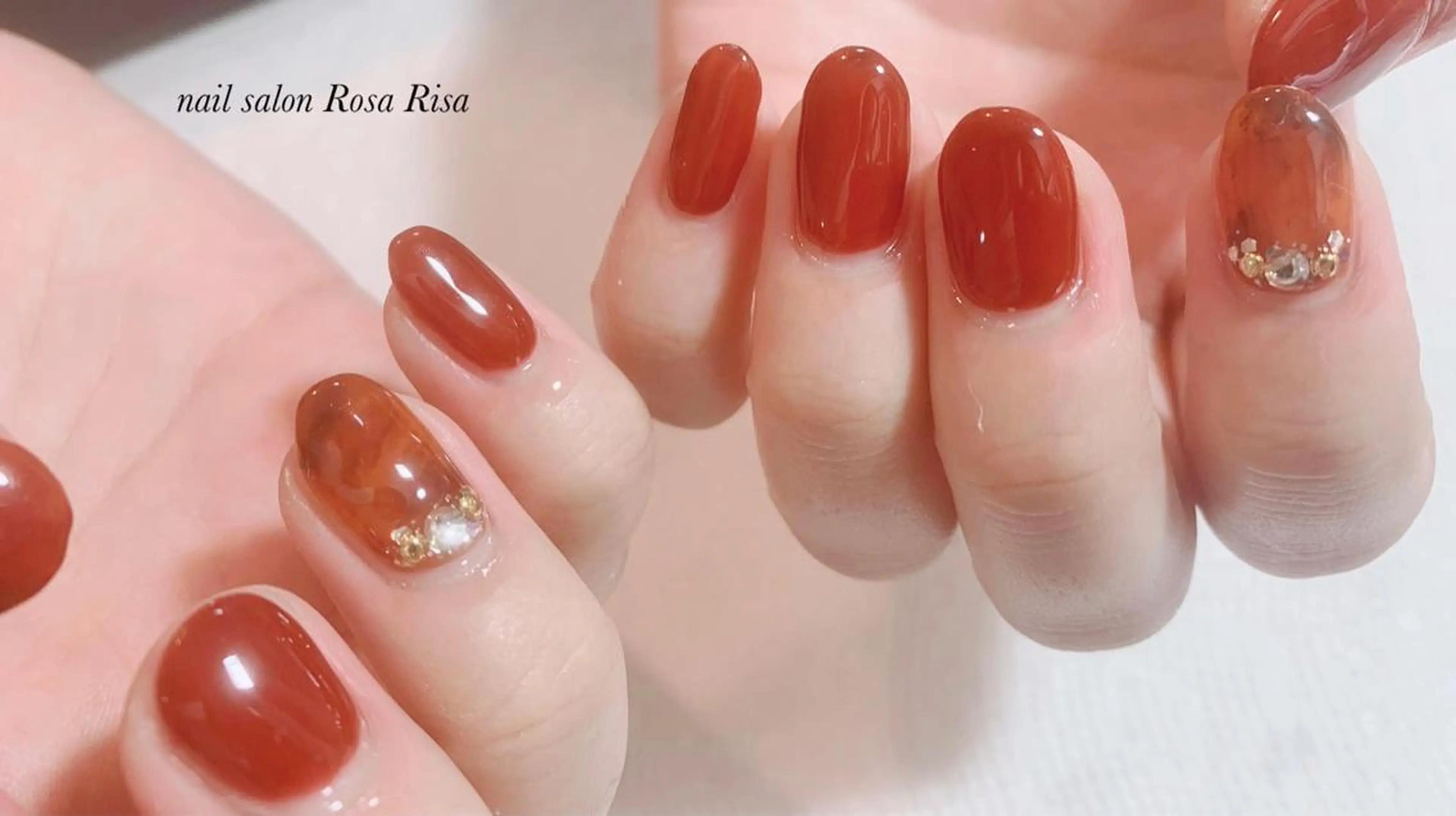 ミディアム ネイル べっ甲ネイル ネイルスタジオ シェイクユアハンズのネイルデザイン